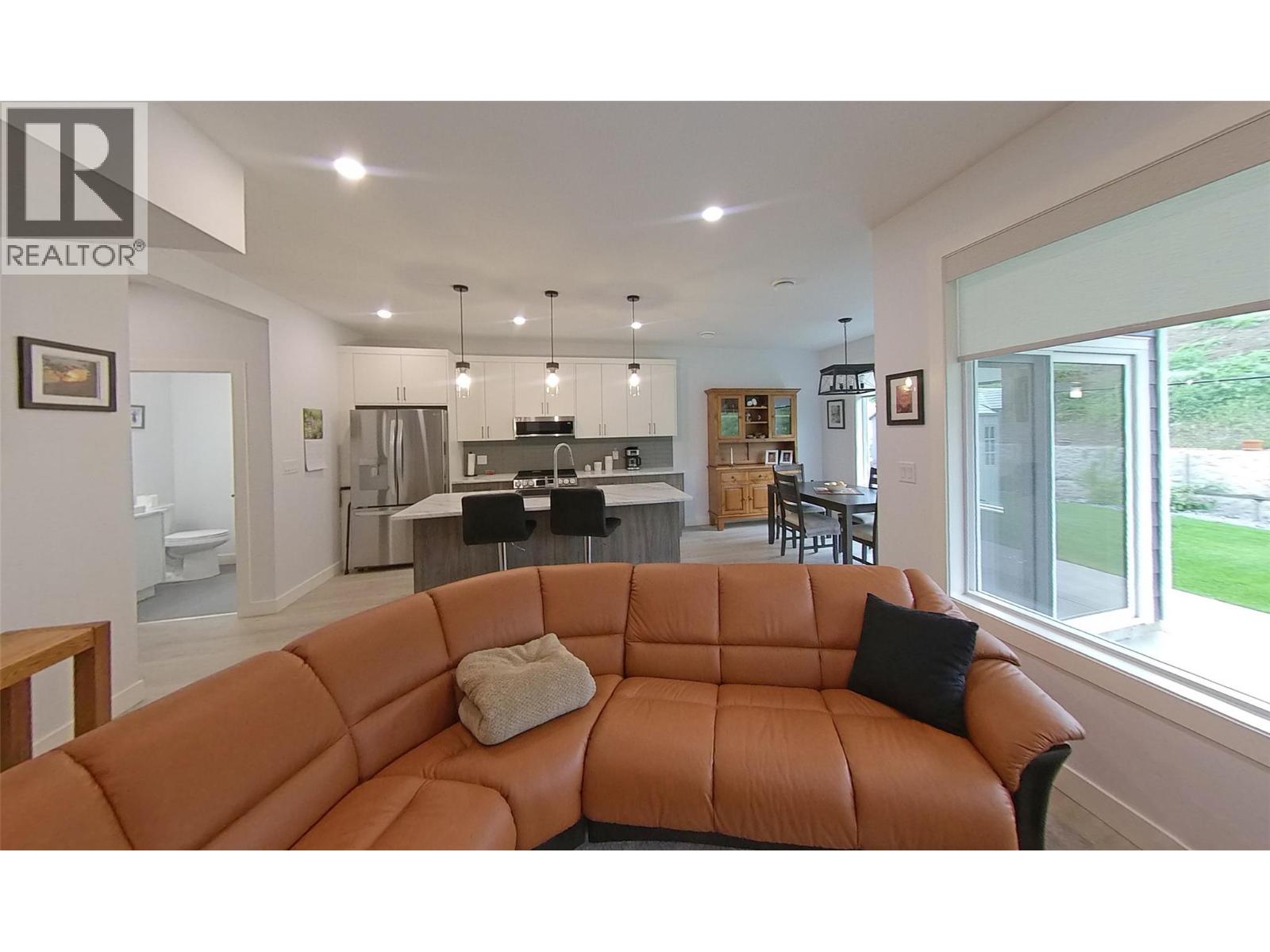 2744 Cedar Ridge Street, Lumby, British Columbia  V0E 2G5 - Photo 11 - 10390257