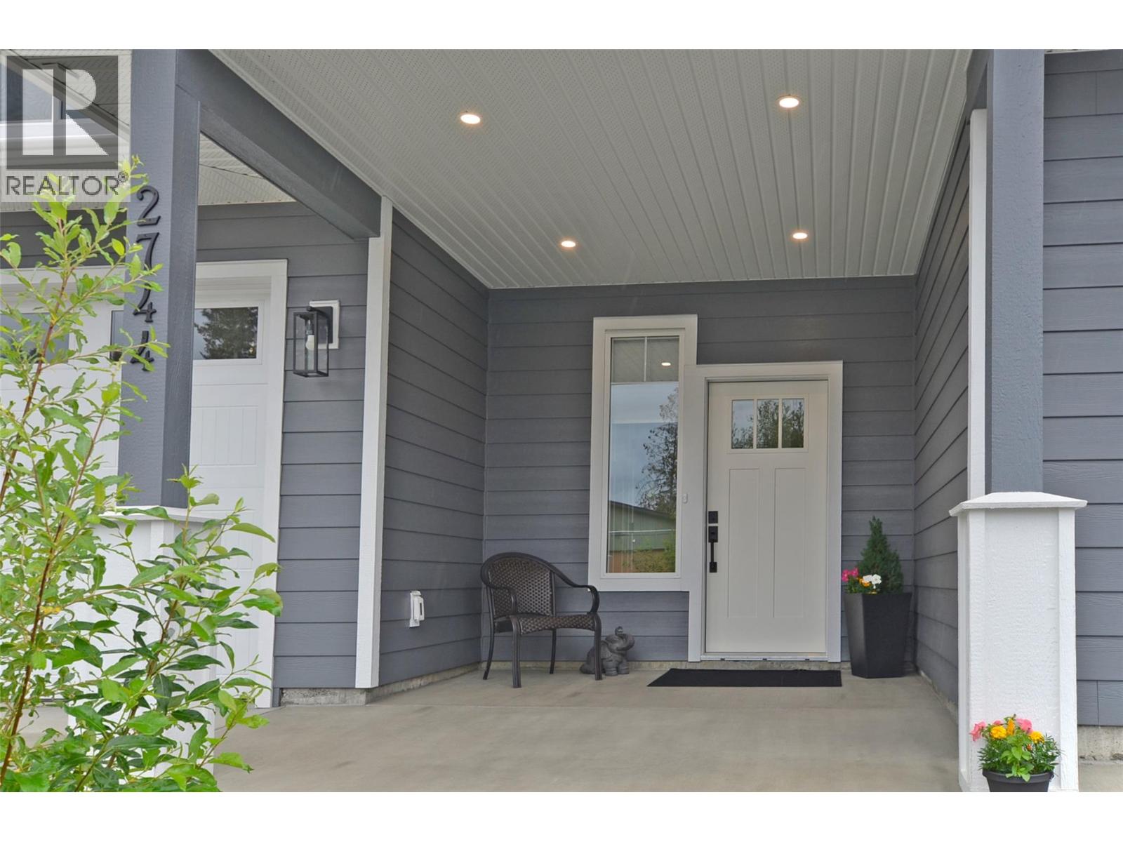2744 Cedar Ridge Street, Lumby, British Columbia  V0E 2G5 - Photo 3 - 10390257
