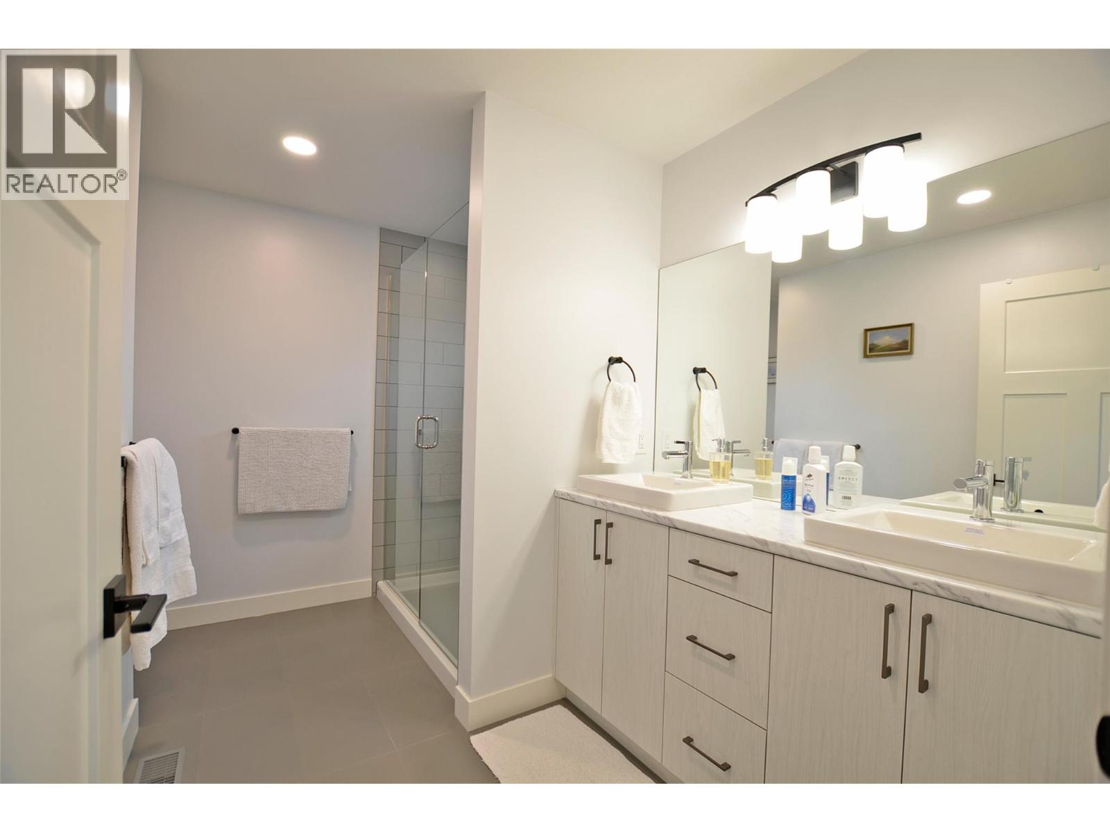 2744 Cedar Ridge Street, Lumby, British Columbia  V0E 2G5 - Photo 34 - 10390257