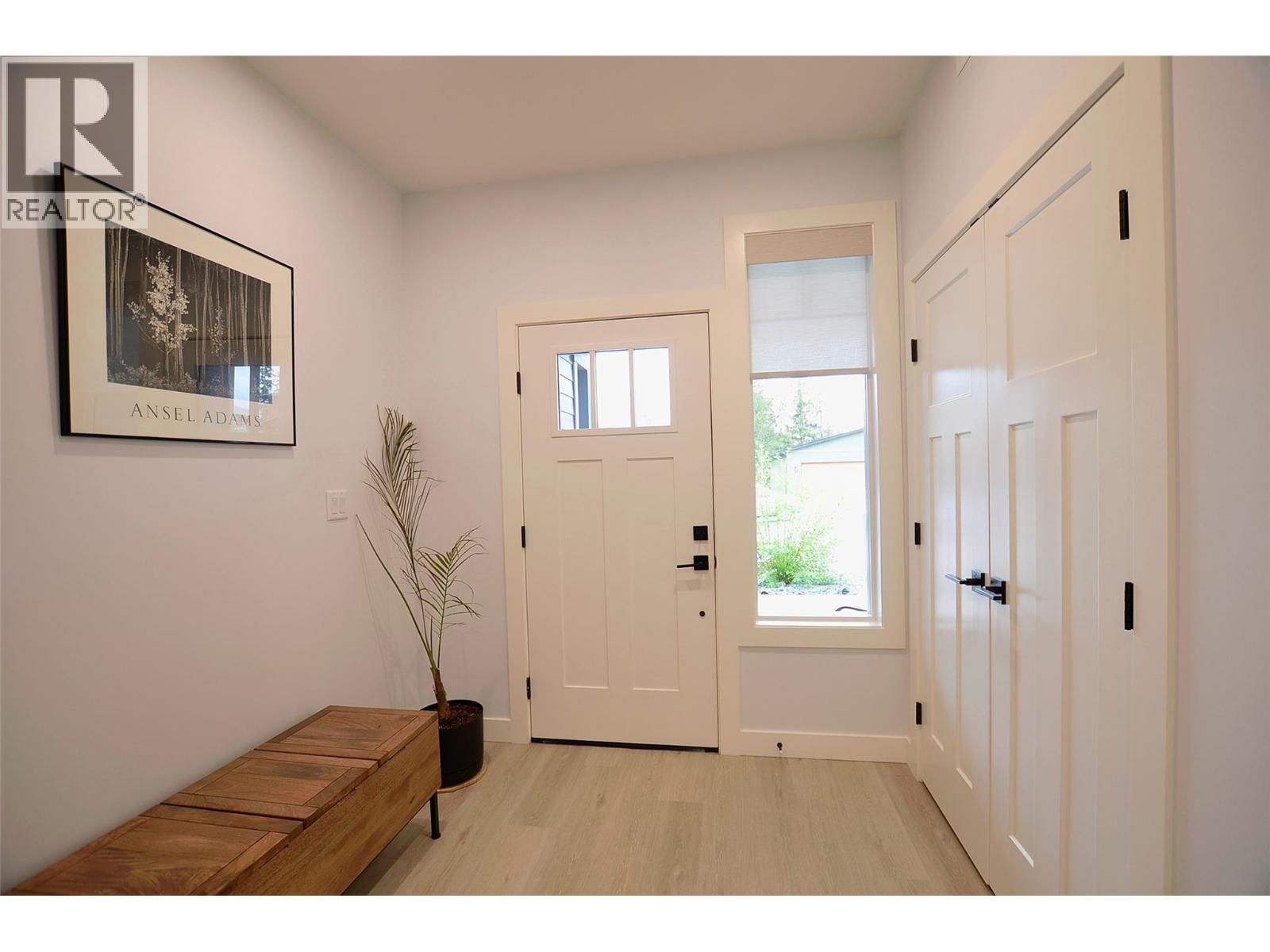 2744 Cedar Ridge Street, Lumby, British Columbia  V0E 2G5 - Photo 4 - 10390257