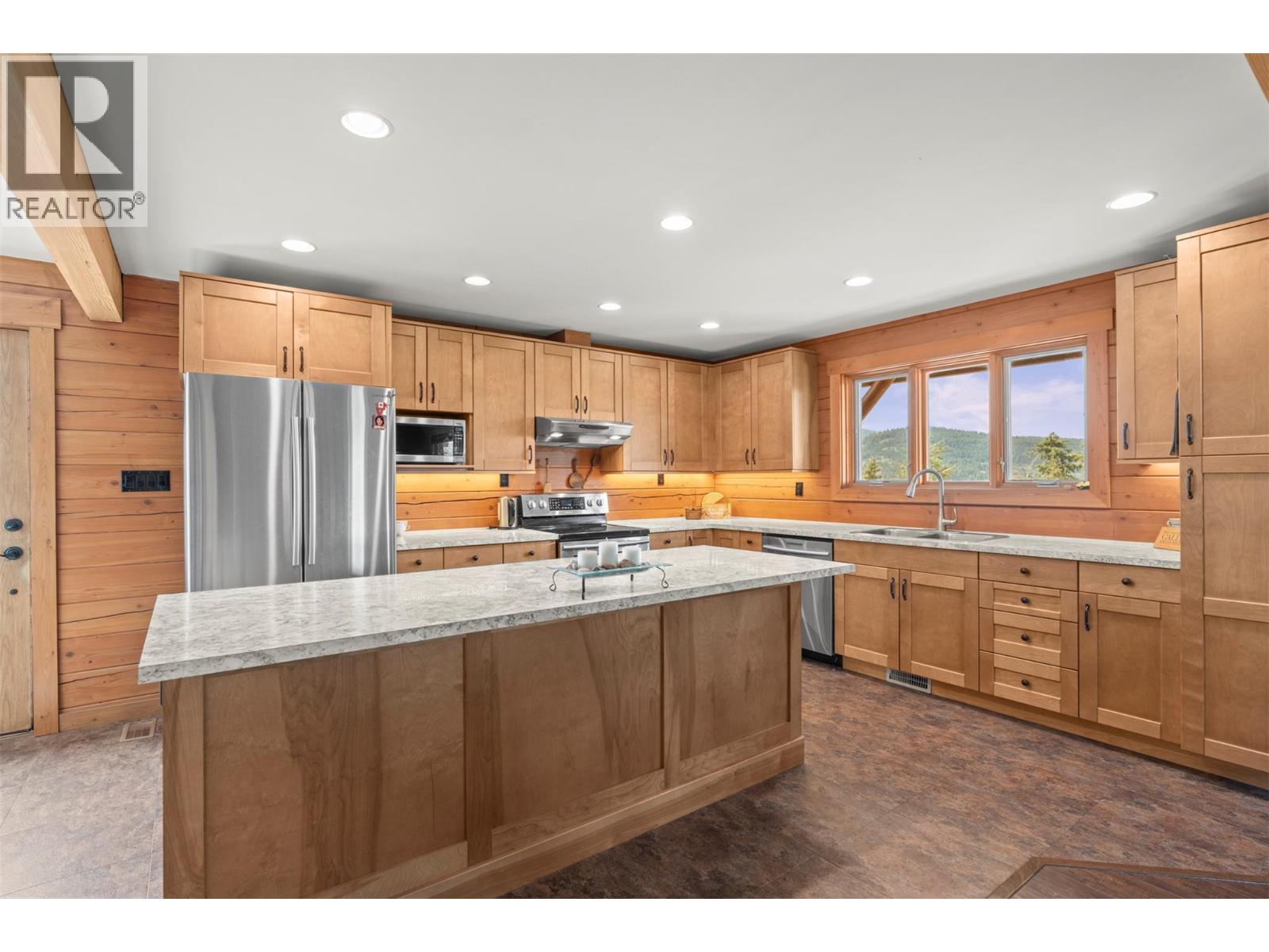 9371 6 Highway, Coldstream, British Columbia  V1B 3B5 - Photo 16 - 10390055