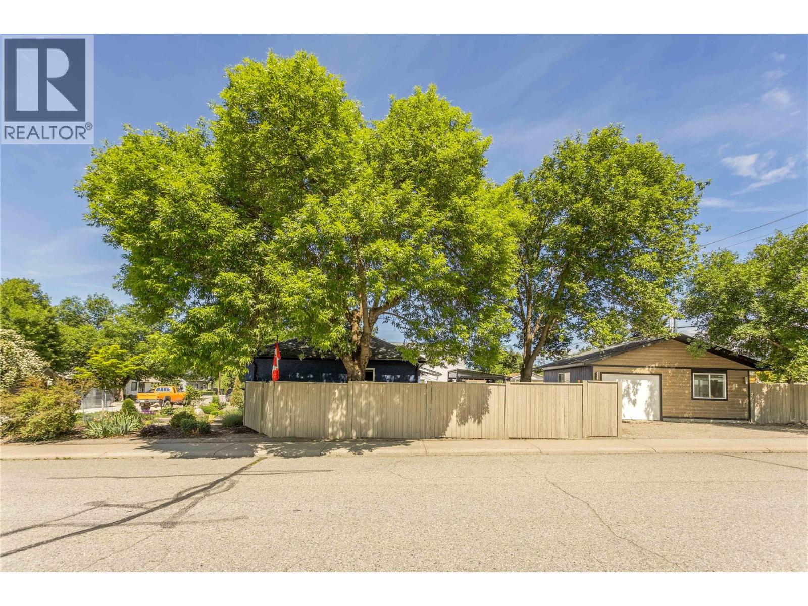 1298 Kilwinning Street, Penticton, British Columbia  V2A 4P3 - Photo 4 - 10388260
