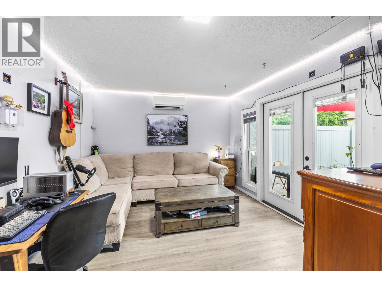 737 Fairway Avenue, Penticton, British Columbia  V2A 6M3 - Photo 2 - 10386210