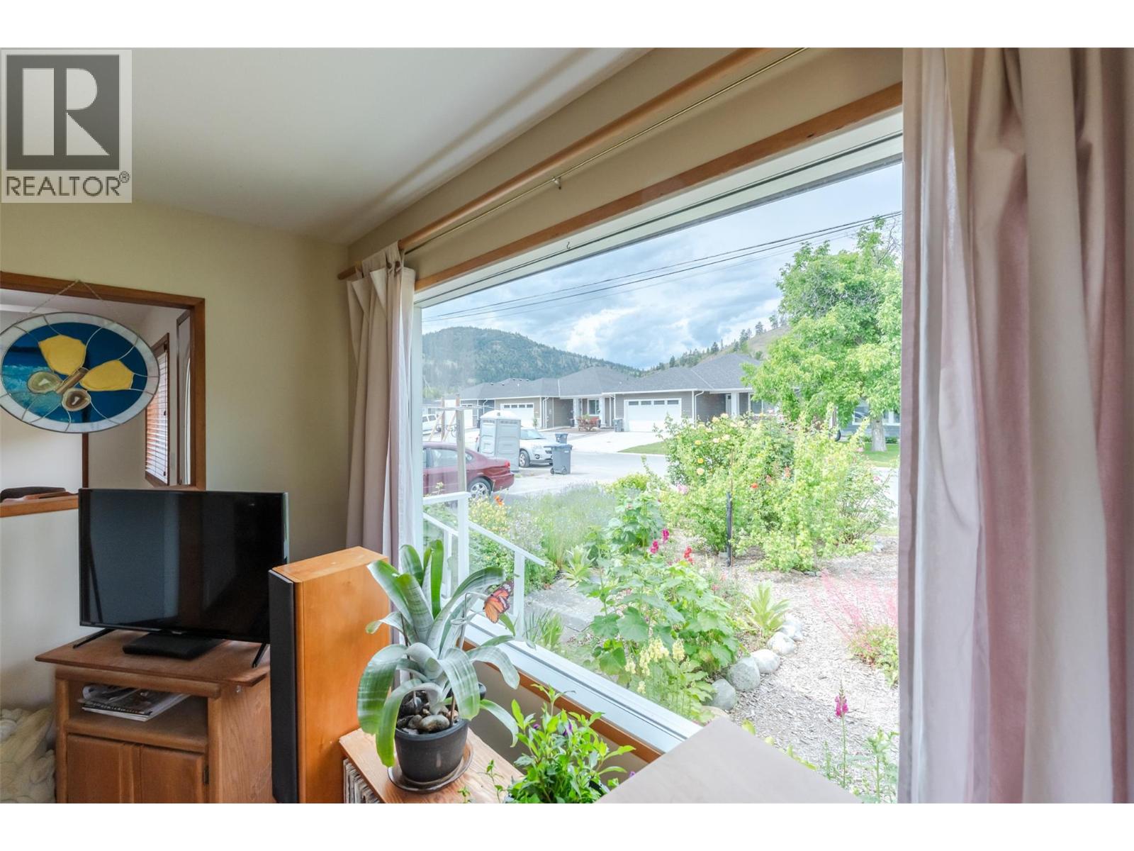 11819 Grant Avenue, Summerland, British Columbia  V0H 1Z8 - Photo 6 - 10390412