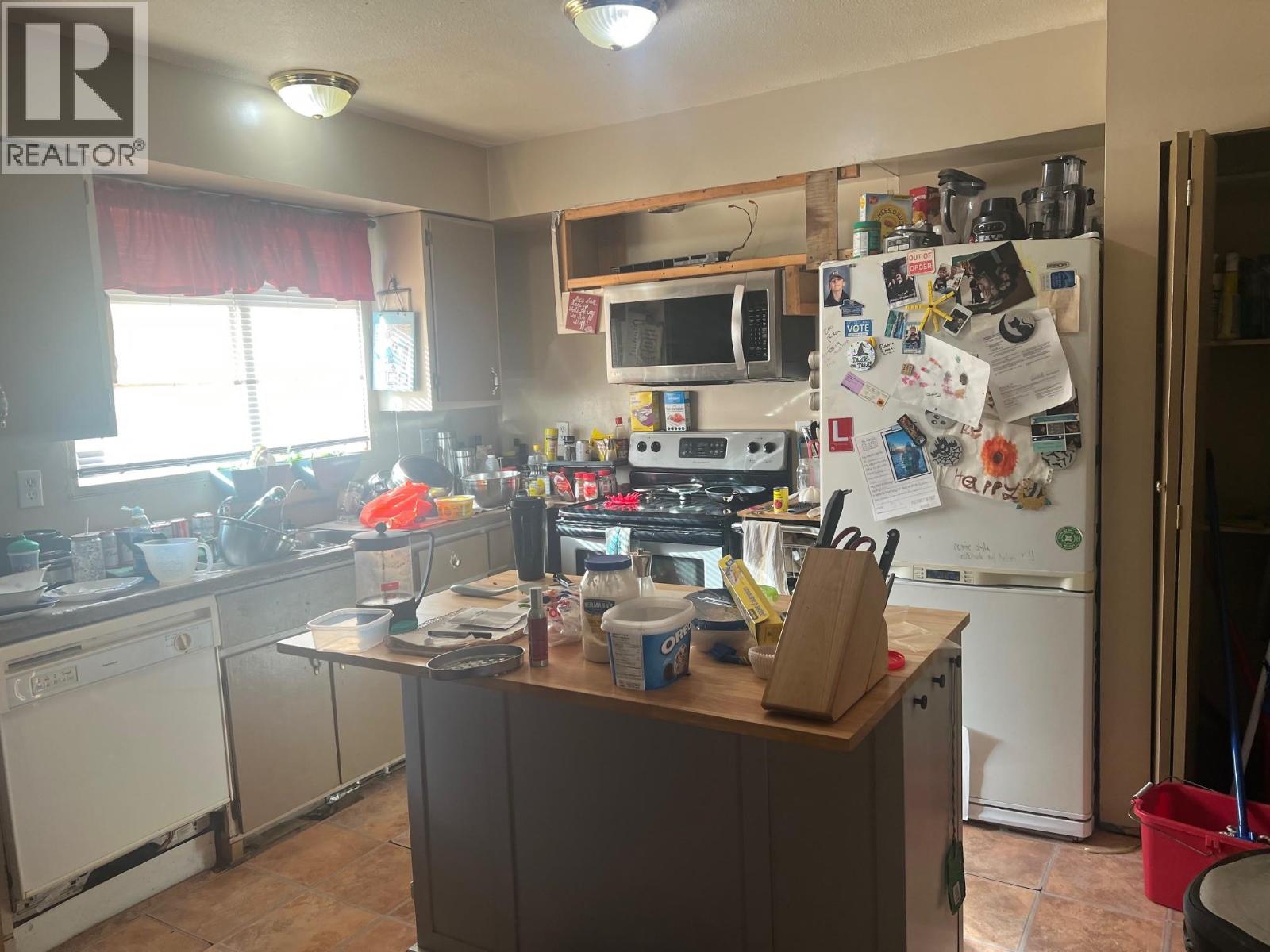 4809 51a Avenue, Chetwynd, British Columbia  V0C 1J0 - Photo 3 - 10390407