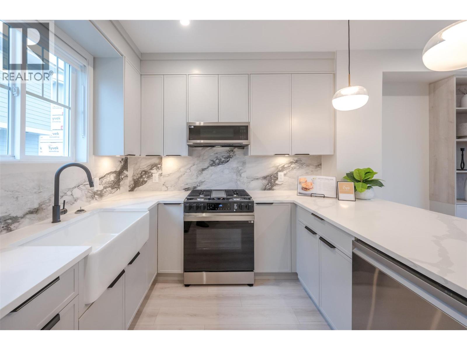 784 Argyle Street Unit# 102, Penticton, British Columbia  V2A 0J6 - Photo 2 - 10390405
