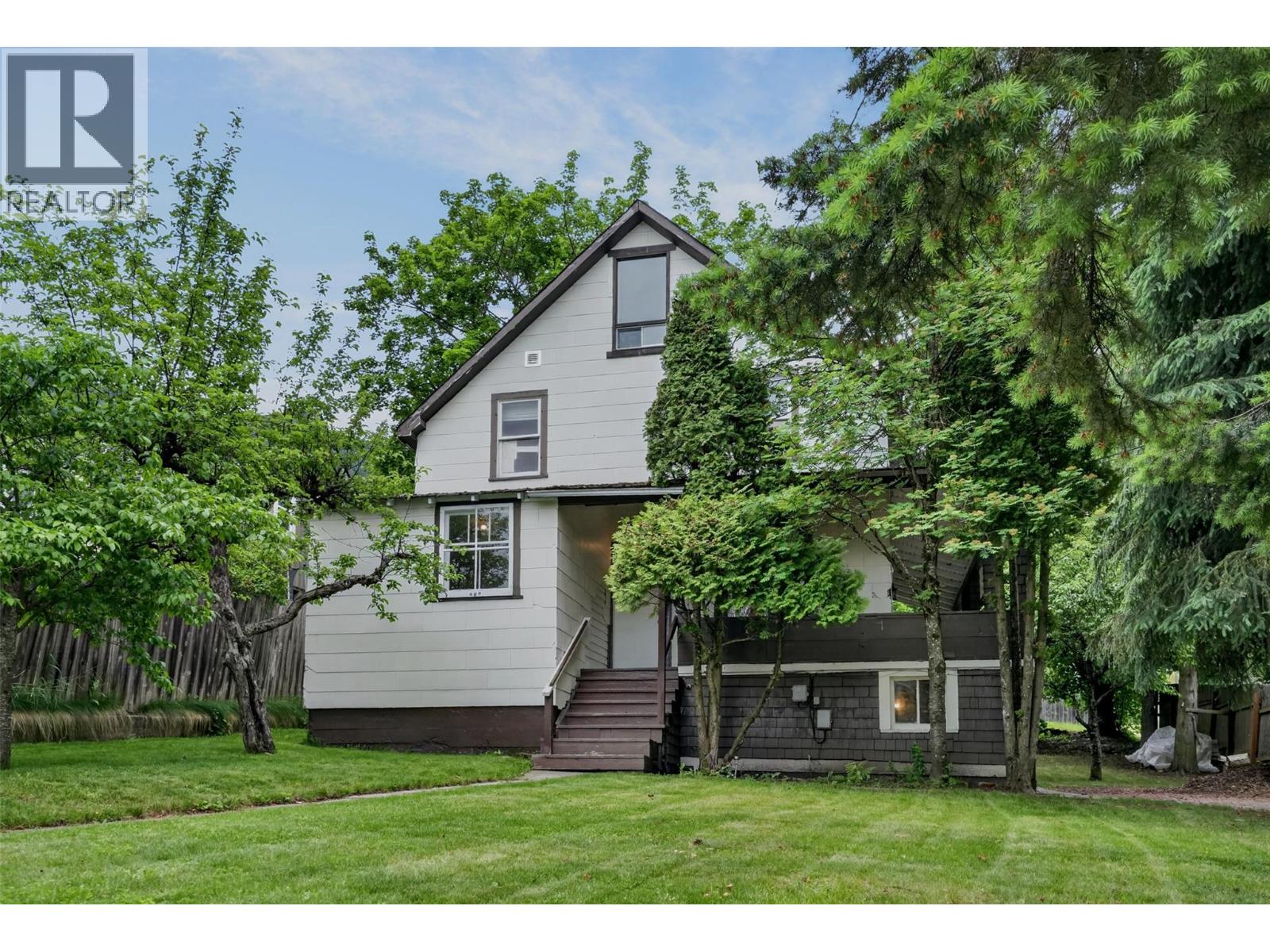404 Houston Street, Nelson, British Columbia  V1L 5H5 - Photo 1 - 10390351