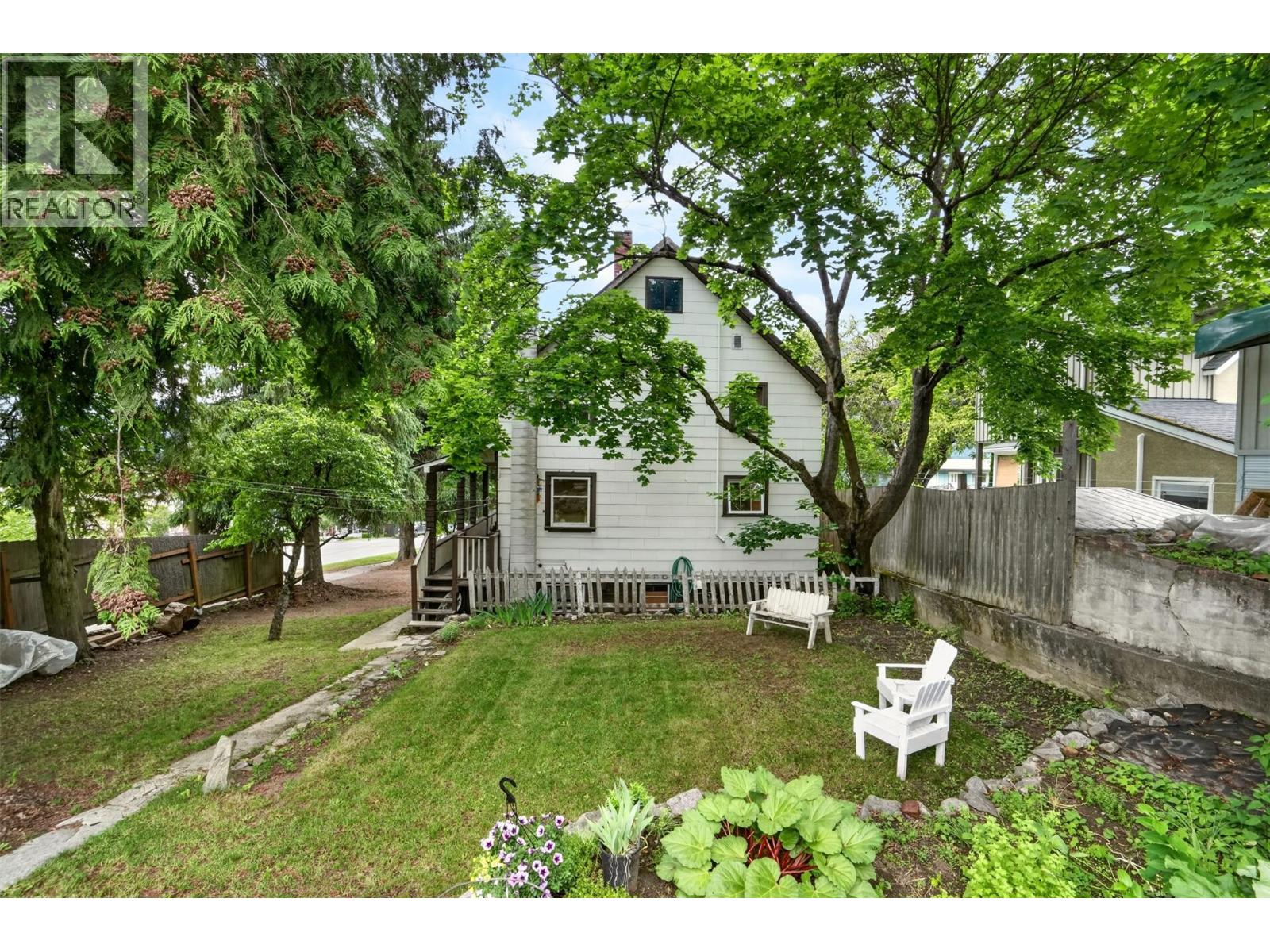 404 Houston Street, Nelson, British Columbia  V1L 5H5 - Photo 2 - 10390351