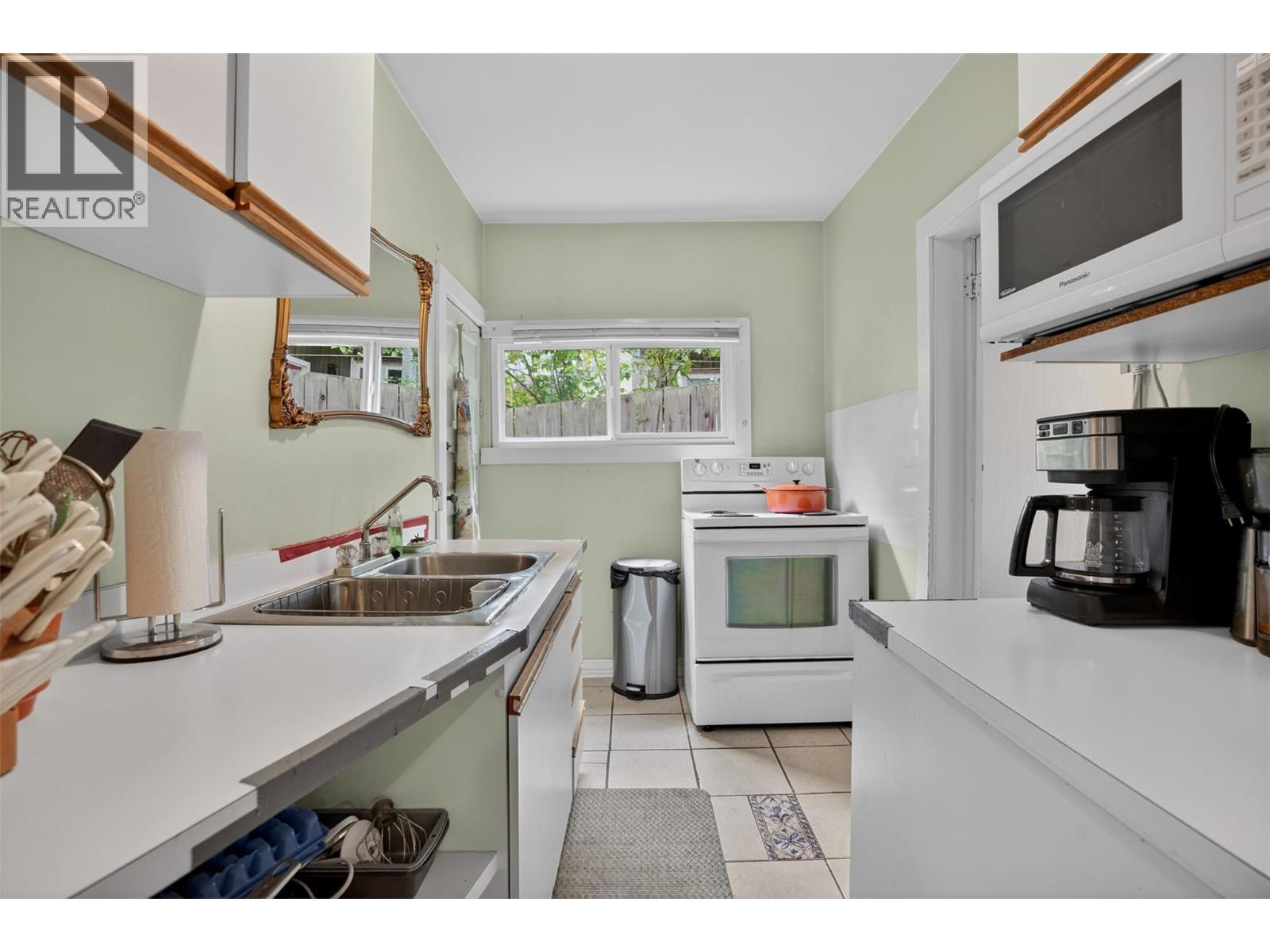 404 Houston Street, Nelson, British Columbia  V1L 5H5 - Photo 20 - 10390351