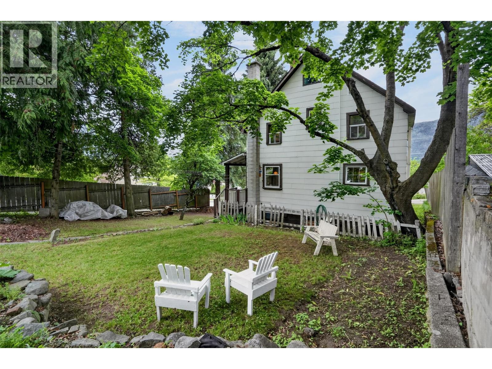 404 Houston Street, Nelson, British Columbia  V1L 5H5 - Photo 3 - 10390351