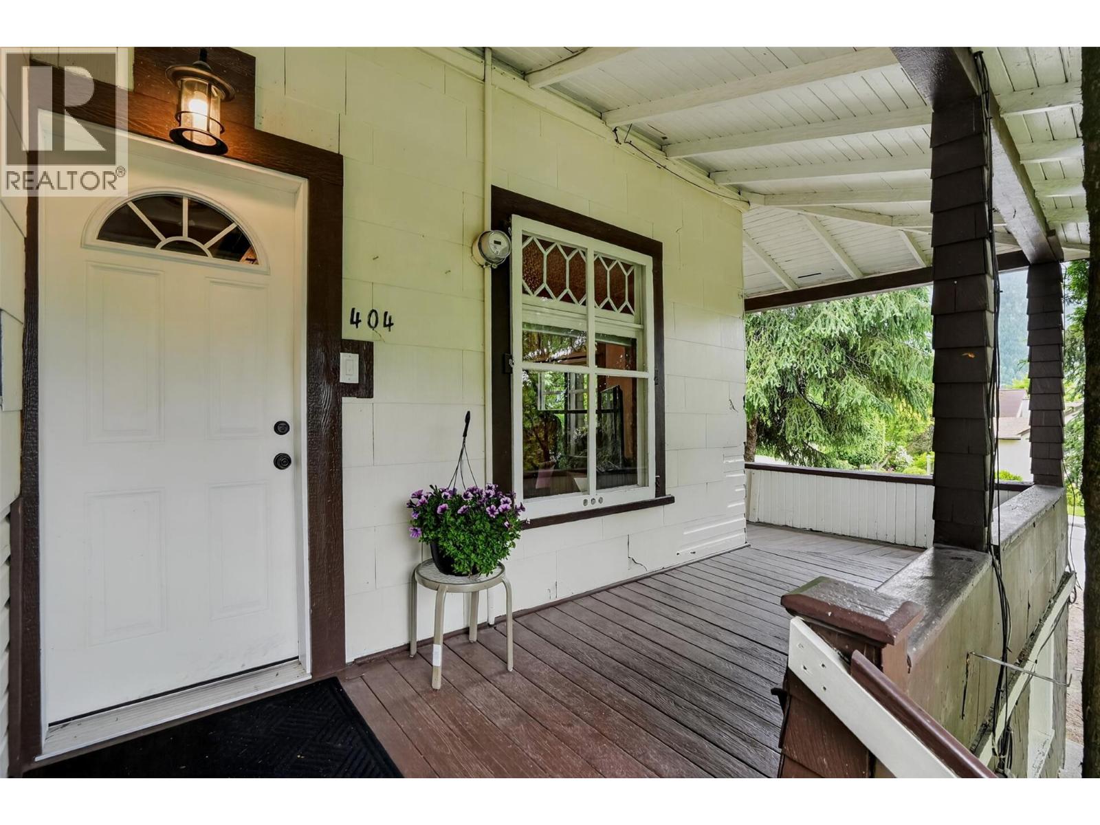 404 Houston Street, Nelson, British Columbia  V1L 5H5 - Photo 5 - 10390351
