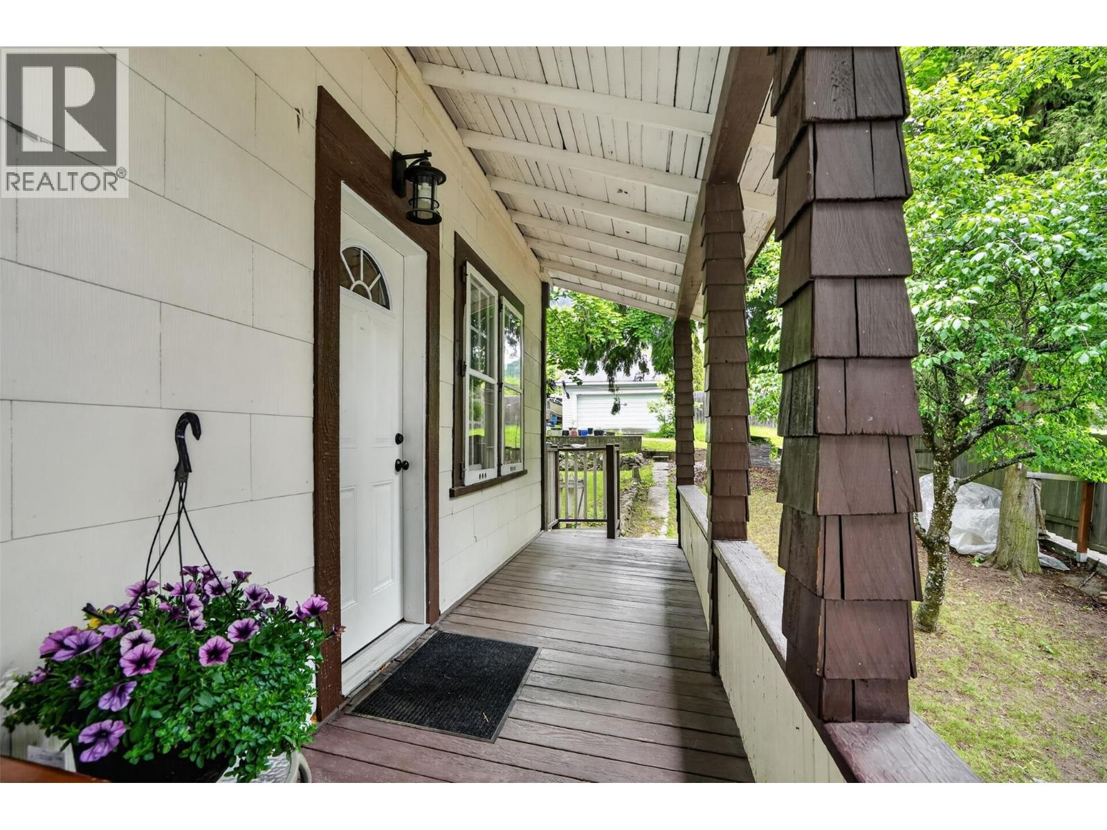 404 Houston Street, Nelson, British Columbia  V1L 5H5 - Photo 6 - 10390351