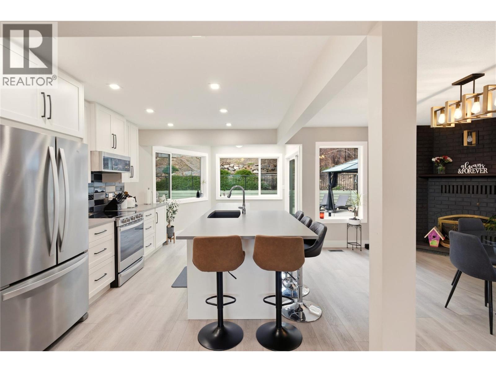 2218 Omineca Place, Kelowna, British Columbia  V1V 1H7 - Photo 8 - 10390388