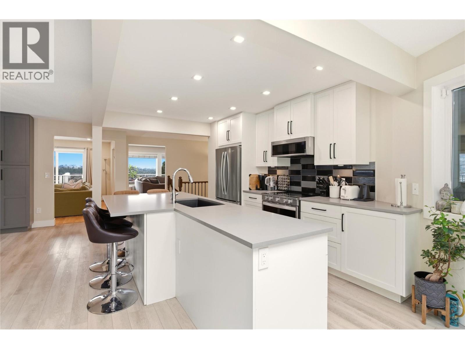 2218 Omineca Place, Kelowna, British Columbia  V1V 1H7 - Photo 9 - 10390388