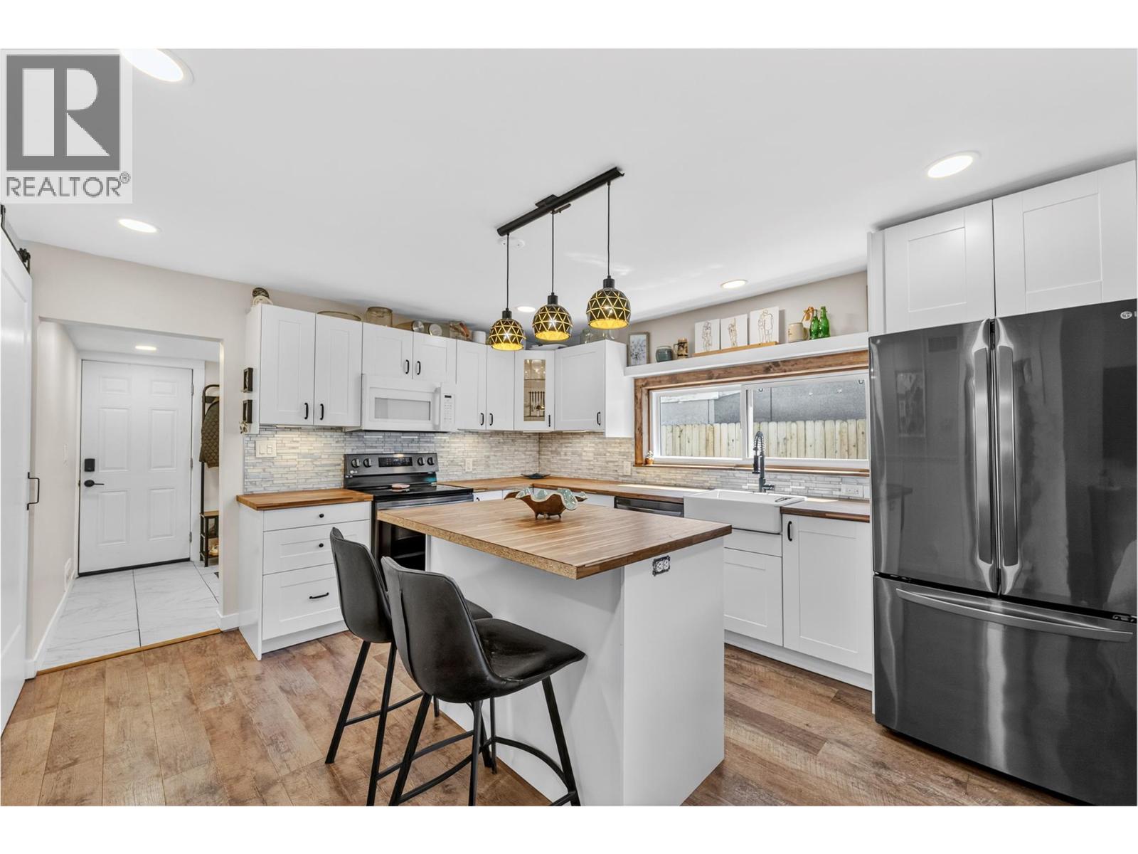 1681 Canford Avenue, Merritt, British Columbia  V1K 1B8 - Photo 4 - 10390362