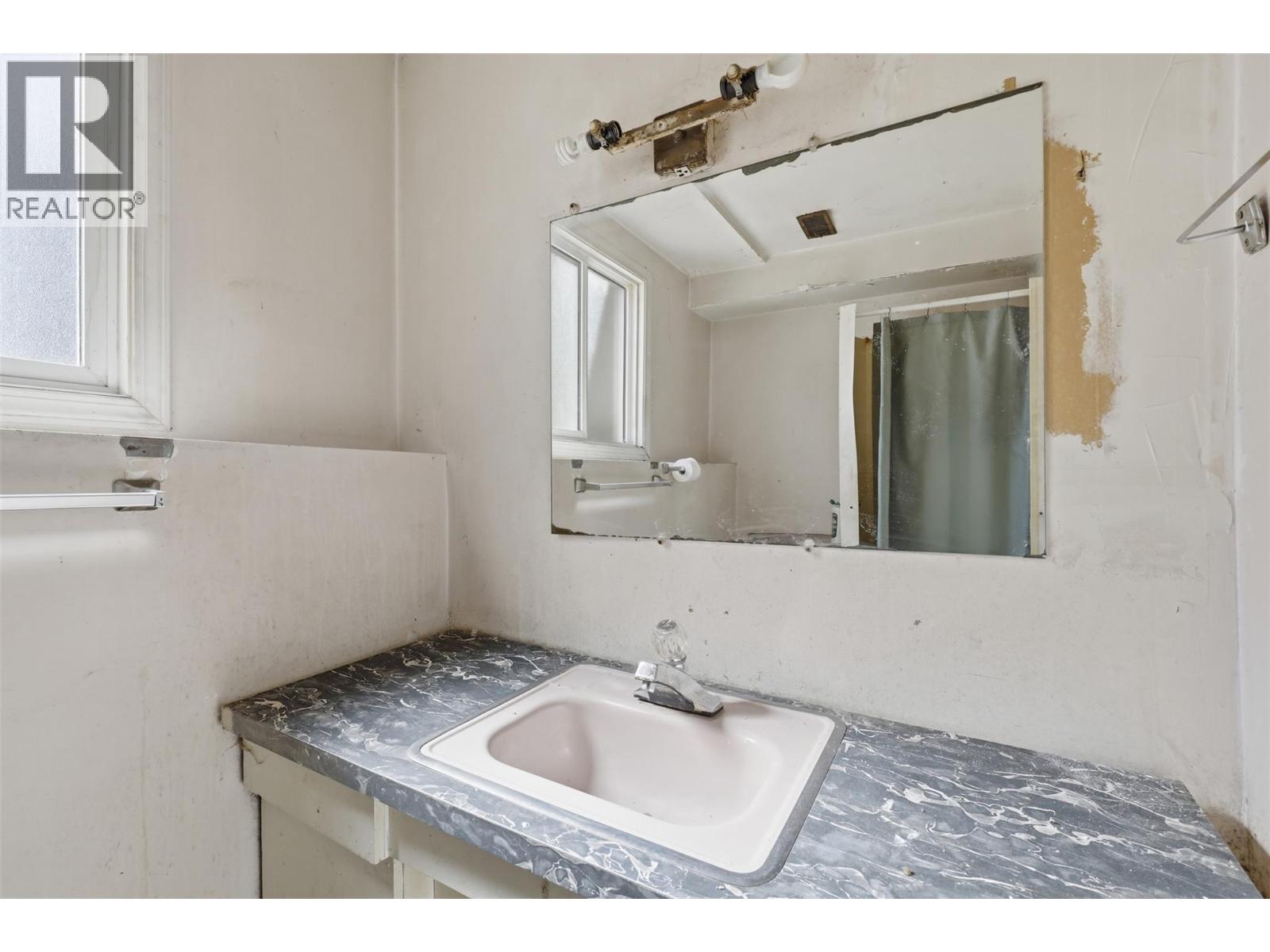 868 Mcbride Street, Kamloops, British Columbia  V2B 5S3 - Photo 36 - 10390360