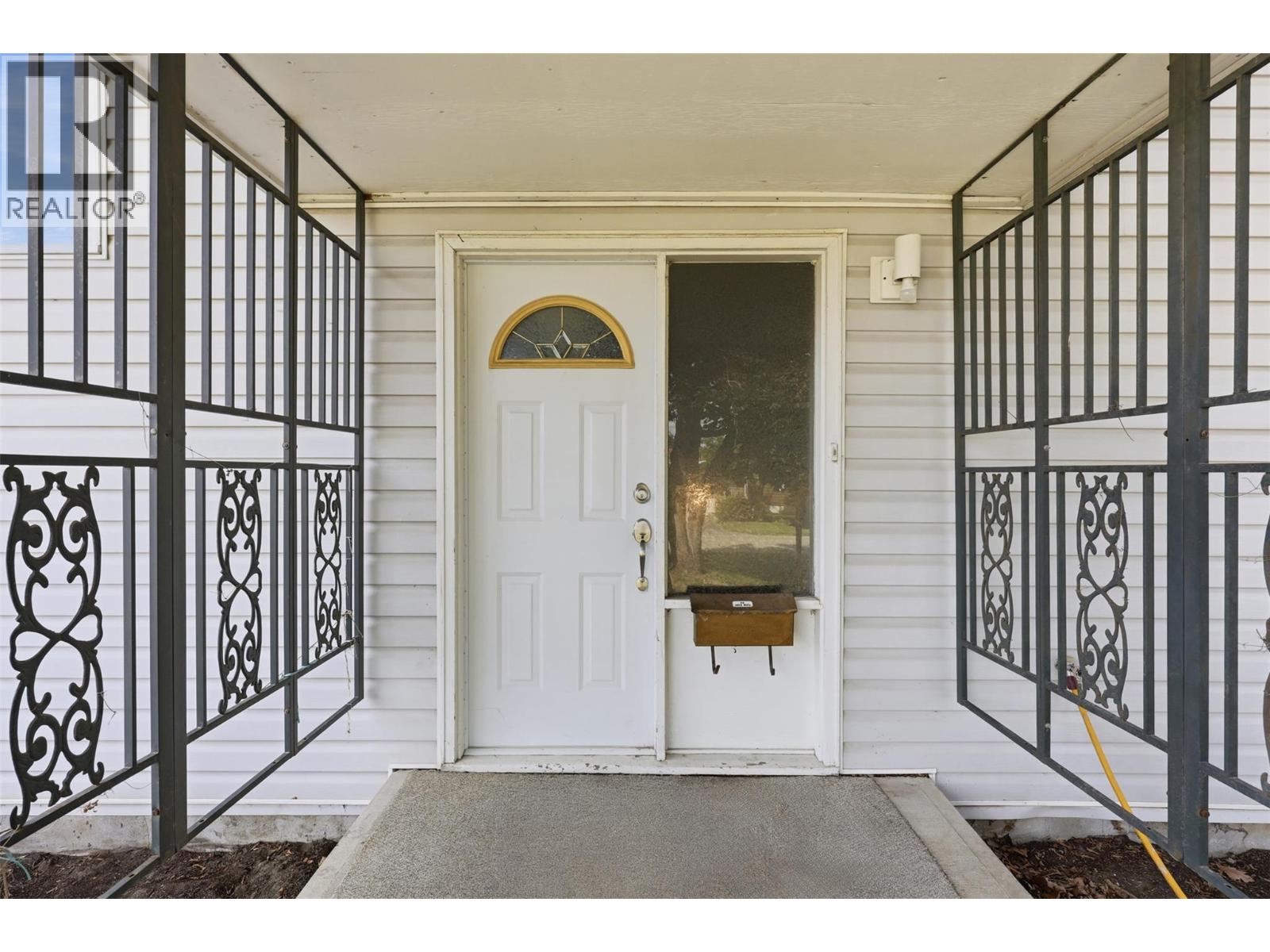 868 Mcbride Street, Kamloops, British Columbia  V2B 5S3 - Photo 4 - 10390360