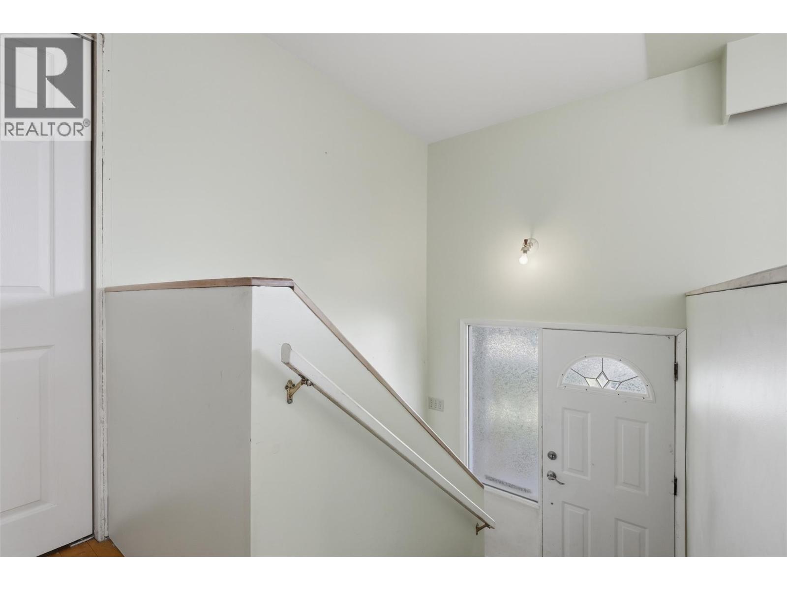 868 Mcbride Street, Kamloops, British Columbia  V2B 5S3 - Photo 5 - 10390360