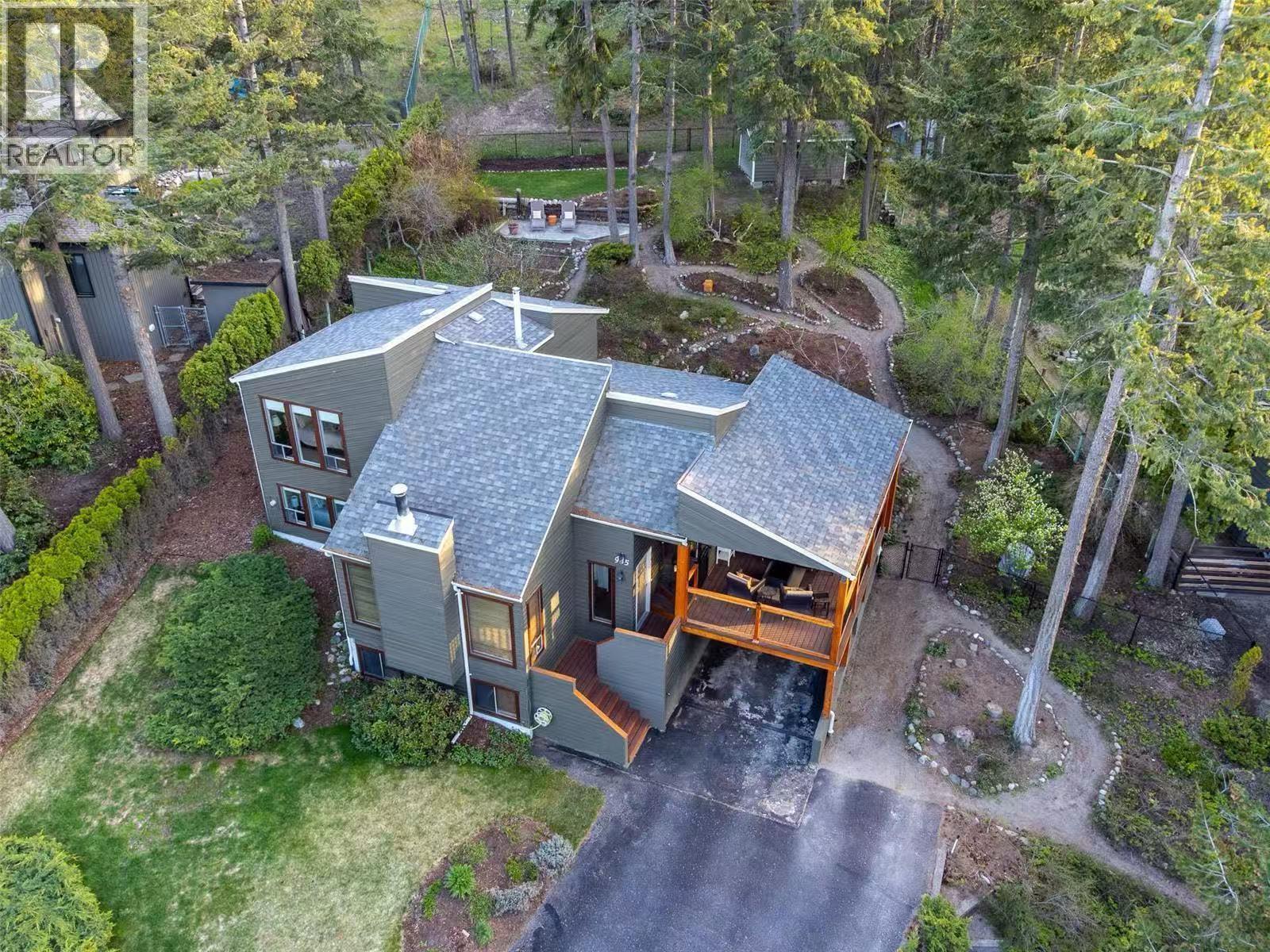 945 Lloyd Jones Drive, West Kelowna, British Columbia  V1Z 2X9 - Photo 1 - 10390328