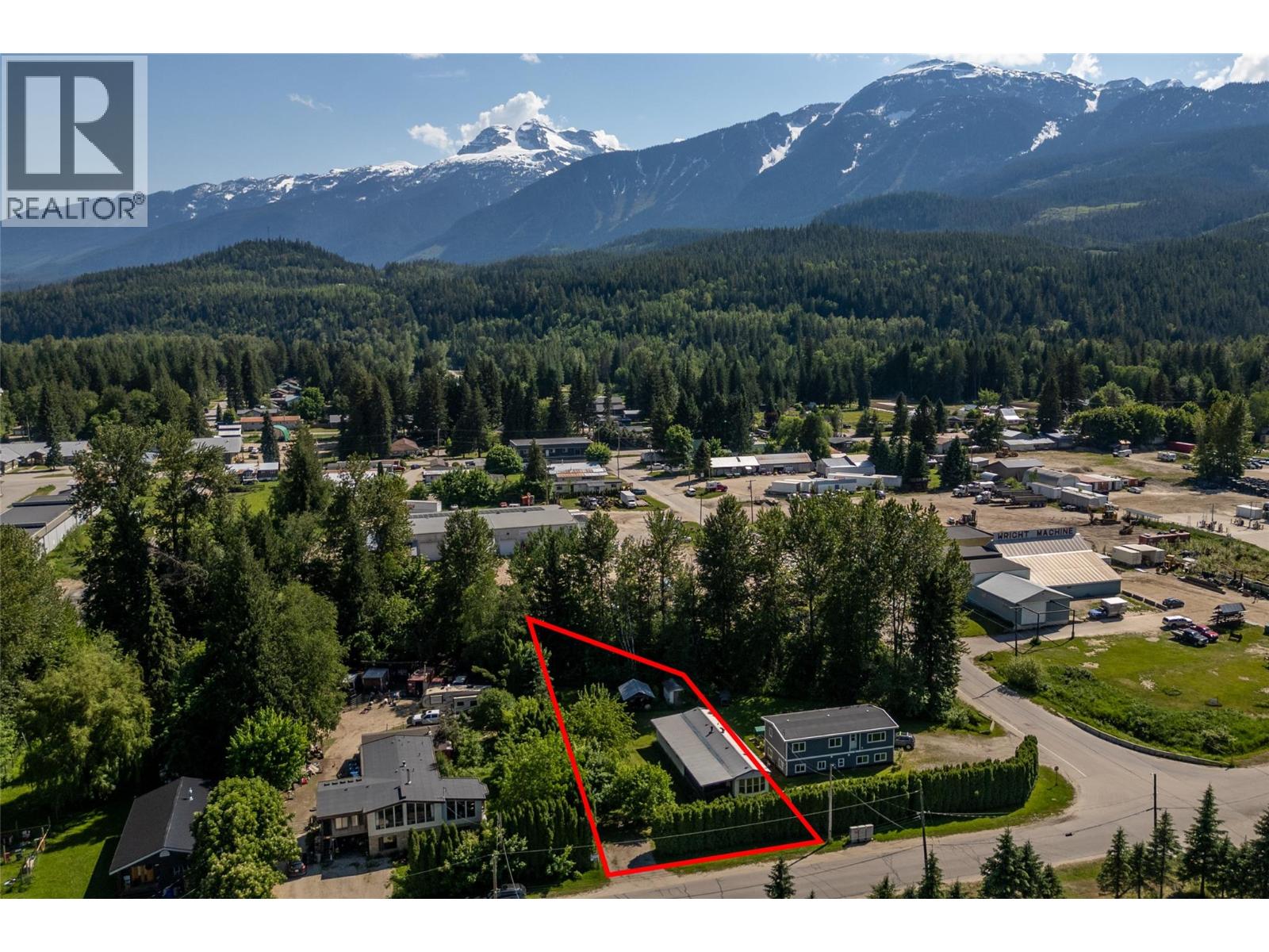 1867 Nixon Road, Revelstoke, British Columbia  V0E 2S0 - Photo 1 - 10388774