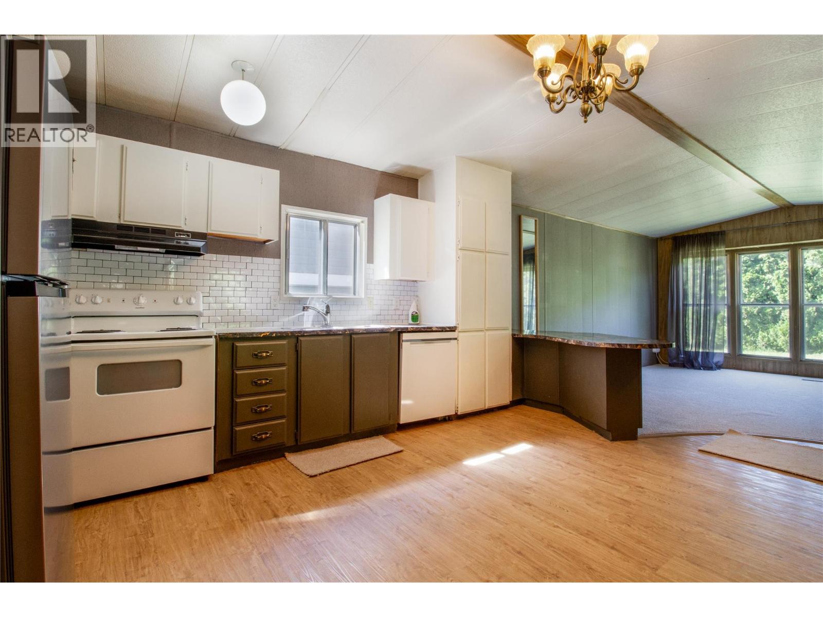 1867 Nixon Road, Revelstoke, British Columbia  V0E 2S0 - Photo 11 - 10388774