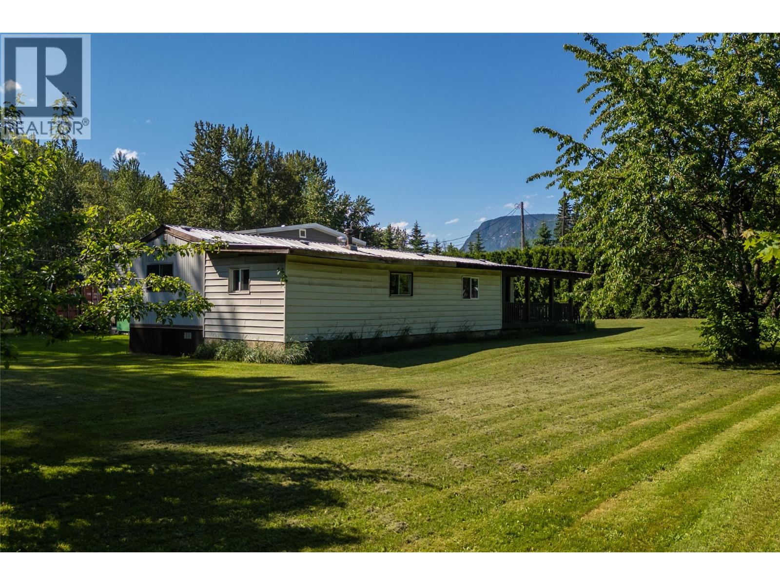 1867 Nixon Road, Revelstoke, British Columbia  V0E 2S0 - Photo 20 - 10388774