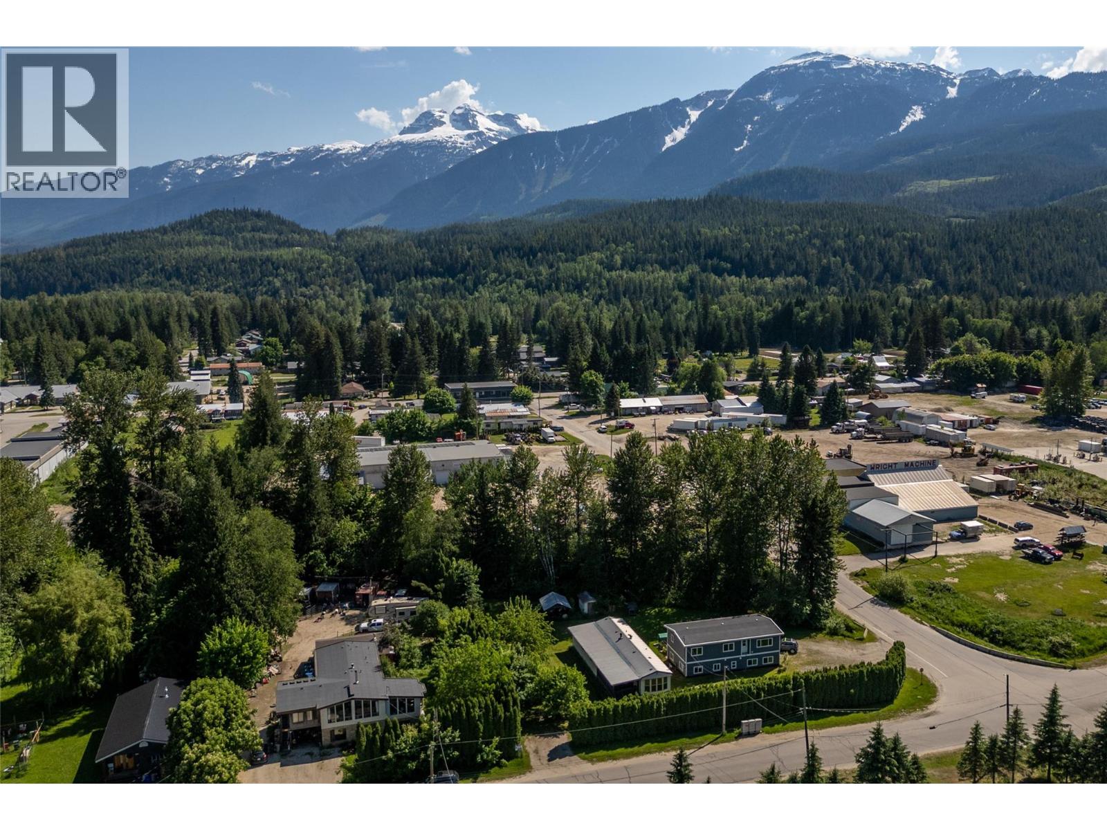 1867 Nixon Road, Revelstoke, British Columbia  V0E 2S0 - Photo 25 - 10388774