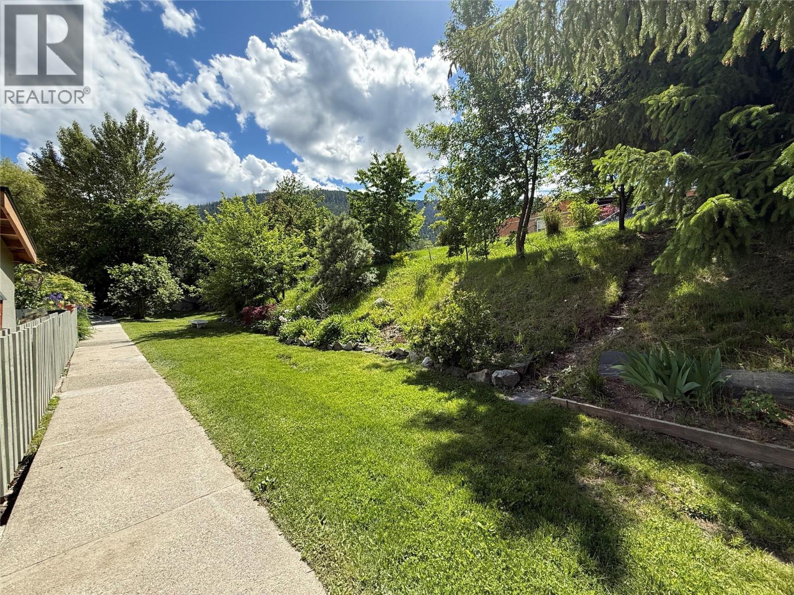 467 Richards Street W, Nelson, British Columbia  V1L 3K2 - Photo 2 - 10390164