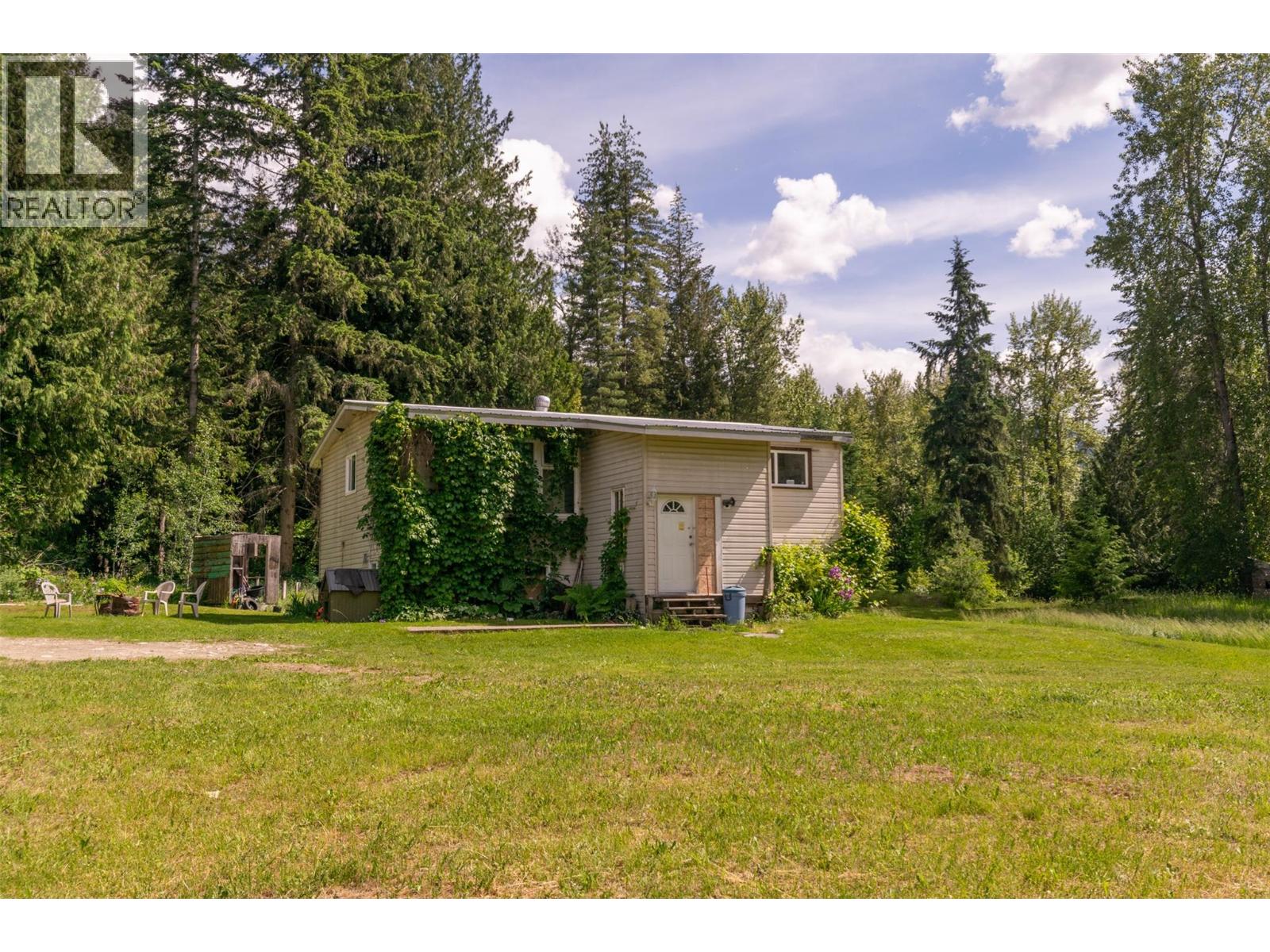 34 West Poirier Road, Mara, British Columbia  V0E 2K0 - Photo 1 - 10390122