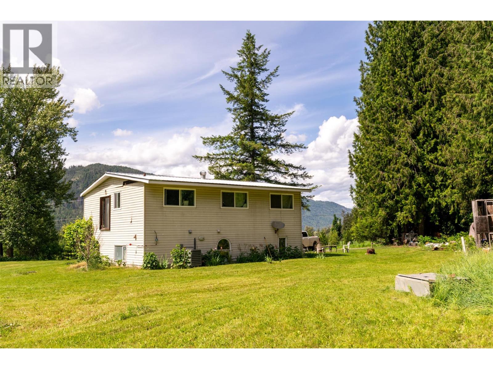 34 West Poirier Road, Mara, British Columbia  V0E 2K0 - Photo 31 - 10390122