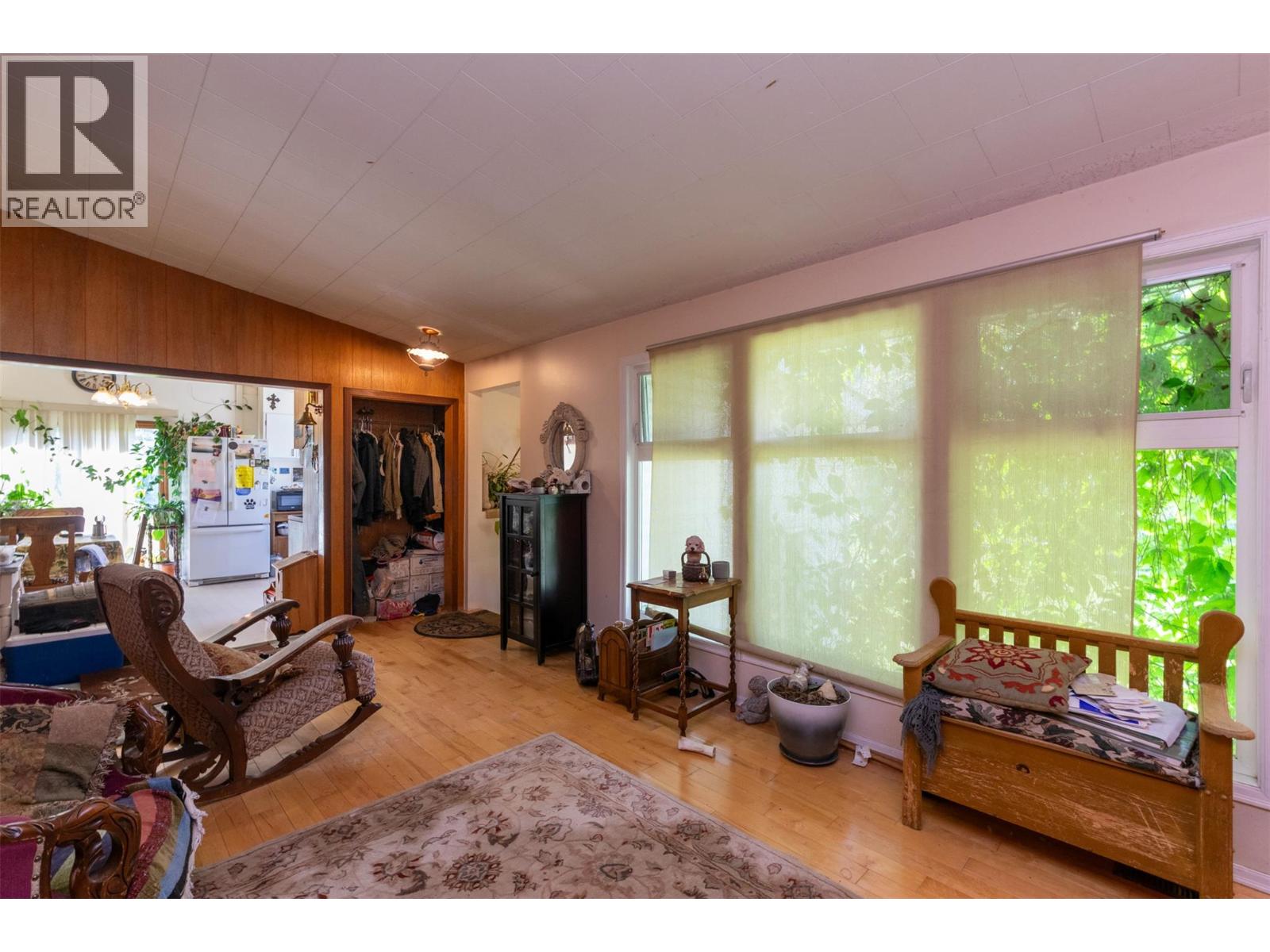 34 West Poirier Road, Mara, British Columbia  V0E 2K0 - Photo 4 - 10390122