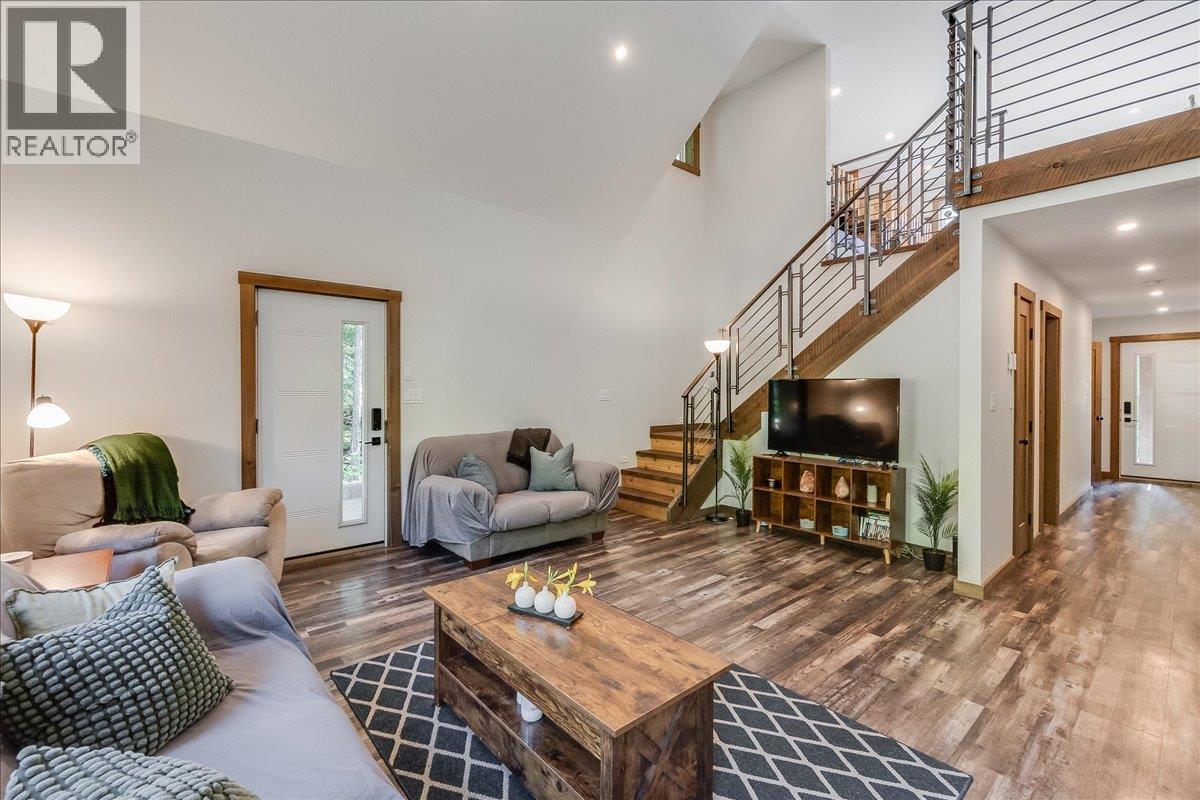 809 Slocan Street, Slocan, British Columbia  V0G 2C0 - Photo 15 - 10389528