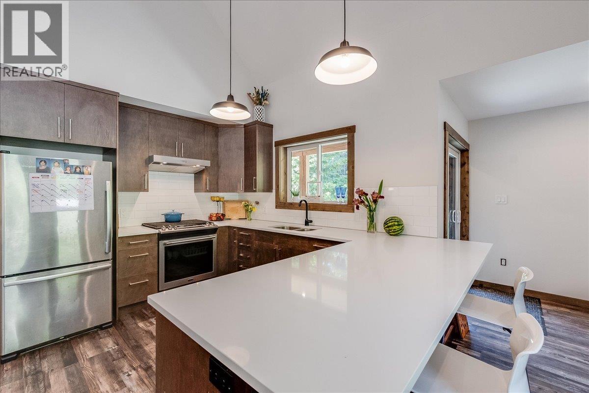 809 Slocan Street, Slocan, British Columbia  V0G 2C0 - Photo 17 - 10389528
