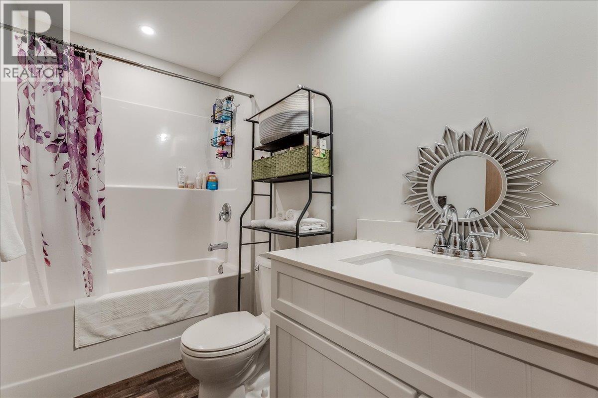 809 Slocan Street, Slocan, British Columbia  V0G 2C0 - Photo 25 - 10389528