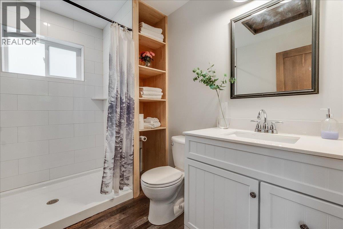 809 Slocan Street, Slocan, British Columbia  V0G 2C0 - Photo 35 - 10389528