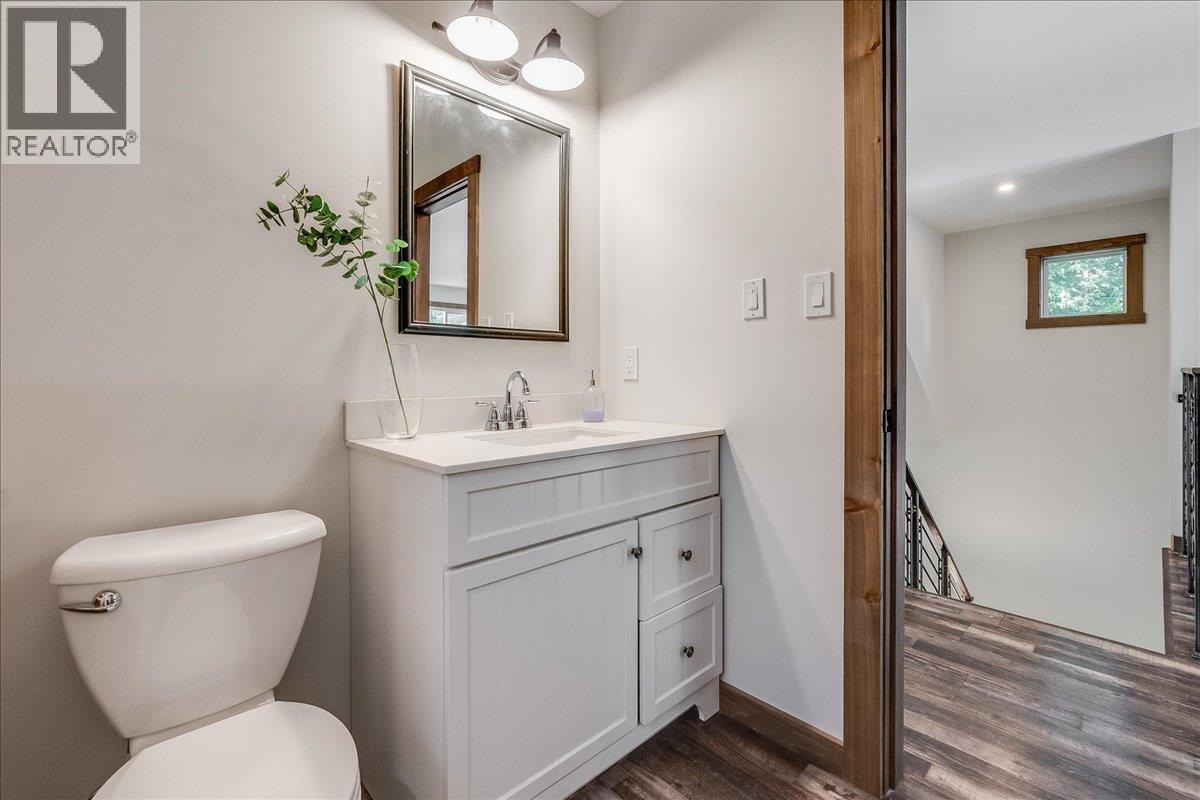809 Slocan Street, Slocan, British Columbia  V0G 2C0 - Photo 37 - 10389528