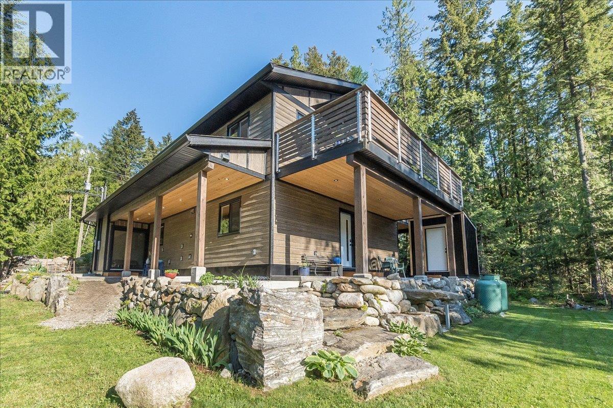 809 Slocan Street, Slocan, British Columbia  V0G 2C0 - Photo 4 - 10389528