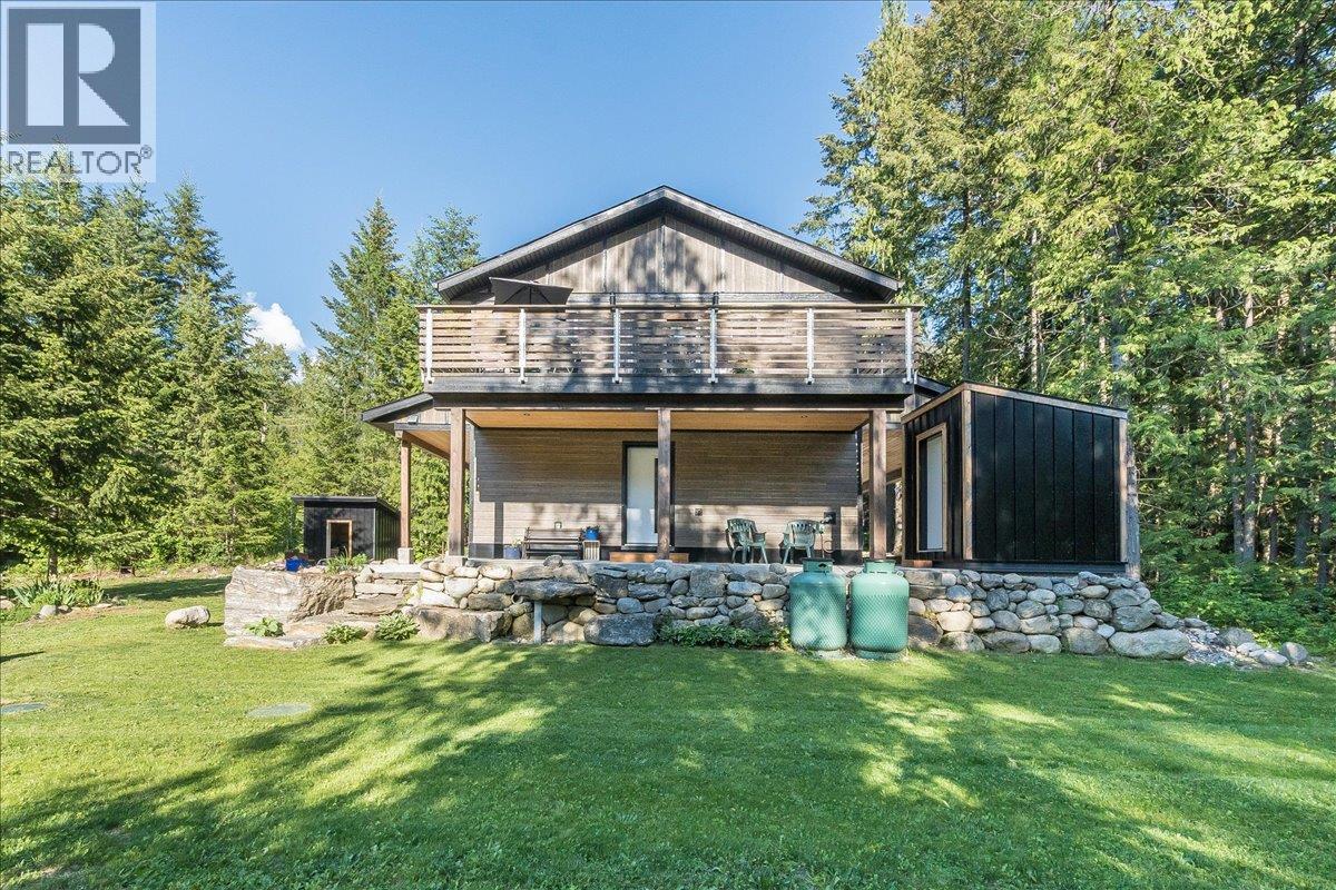 809 Slocan Street, Slocan, British Columbia  V0G 2C0 - Photo 5 - 10389528
