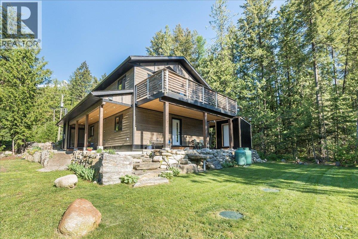 809 Slocan Street, Slocan, British Columbia  V0G 2C0 - Photo 6 - 10389528