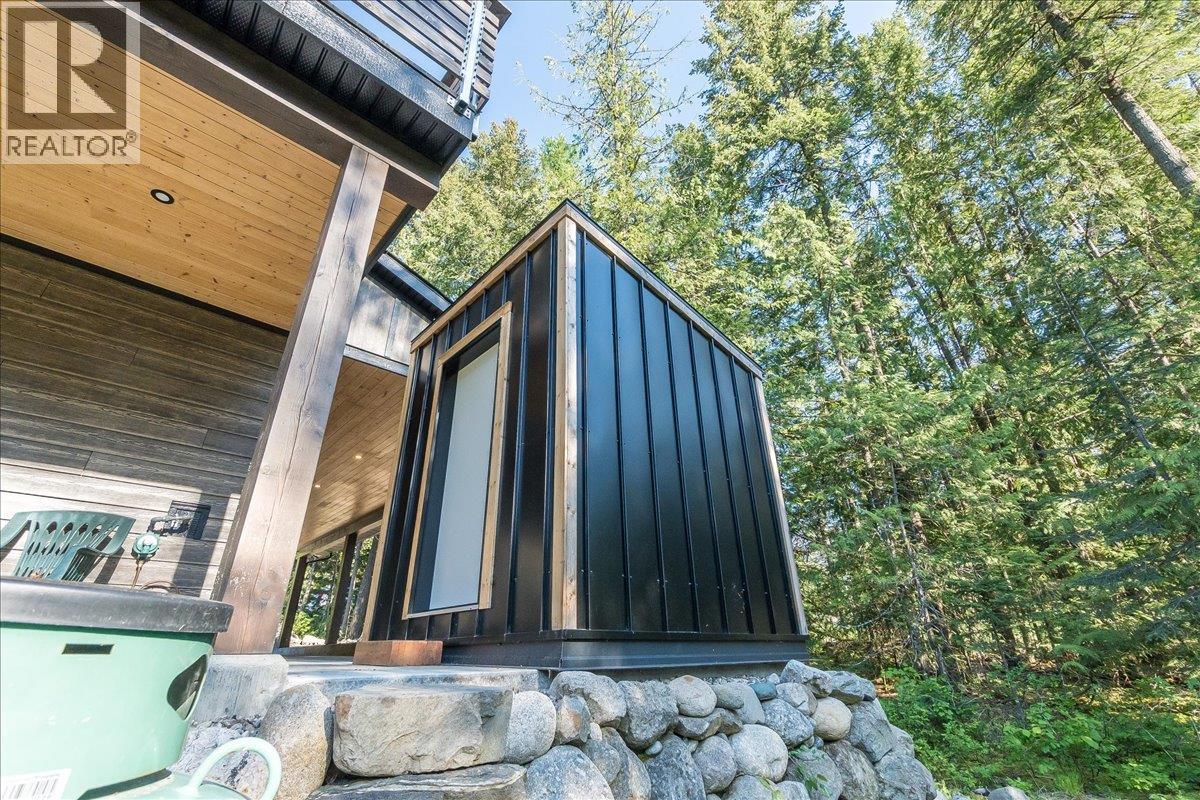 809 Slocan Street, Slocan, British Columbia  V0G 2C0 - Photo 7 - 10389528