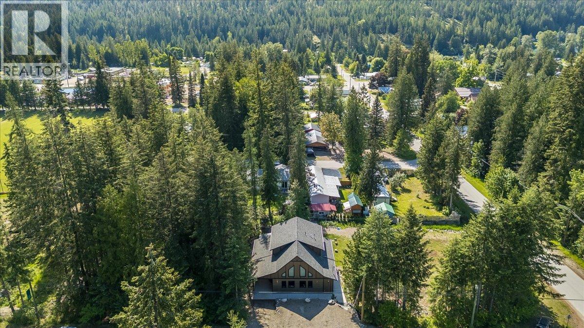 809 Slocan Street, Slocan, British Columbia  V0G 2C0 - Photo 8 - 10389528
