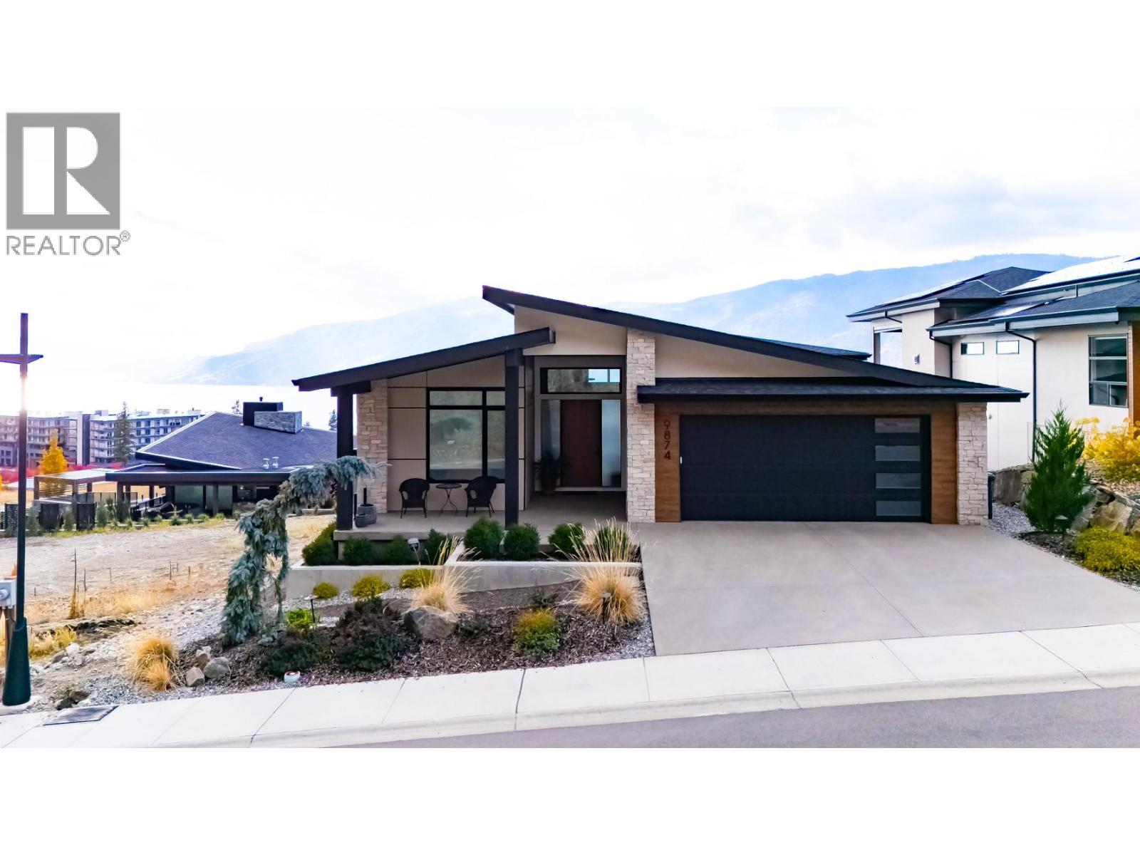 9874 Beacon Hill Drive, Lake Country, British Columbia  V4V 0A9 - Photo 2 - 10390131