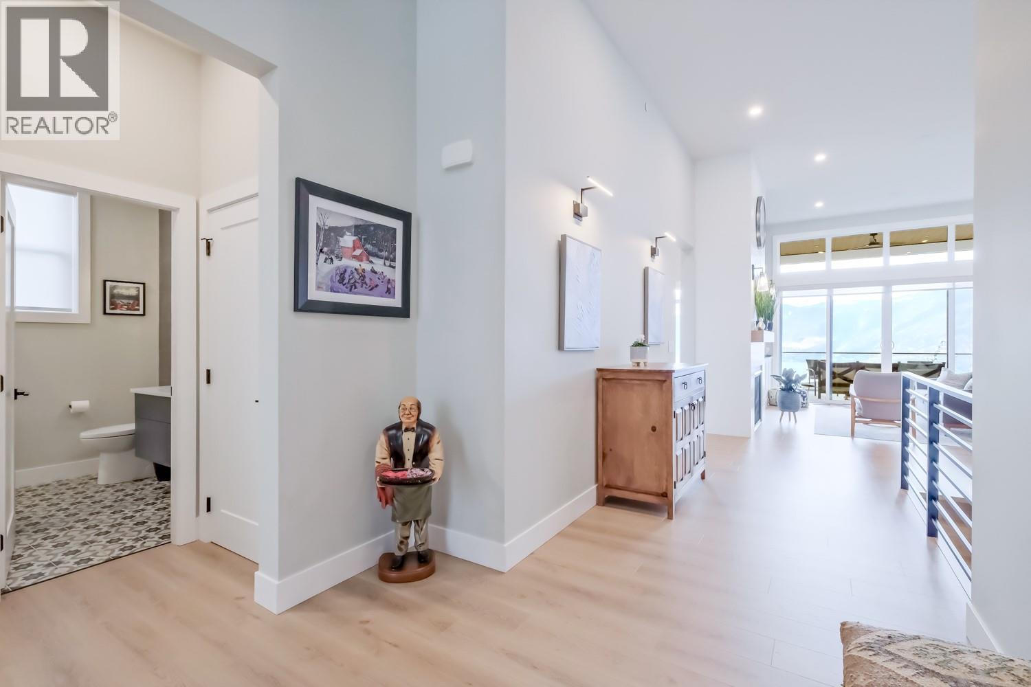 9874 Beacon Hill Drive, Lake Country, British Columbia  V4V 0A9 - Photo 5 - 10390131