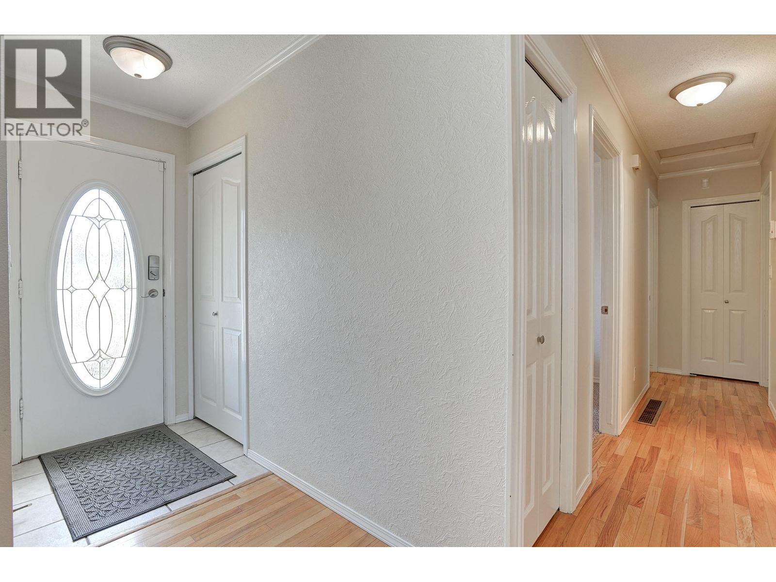660 Valdes Drive, Kamloops, British Columbia  V2B 5J2 - Photo 2 - 10390429