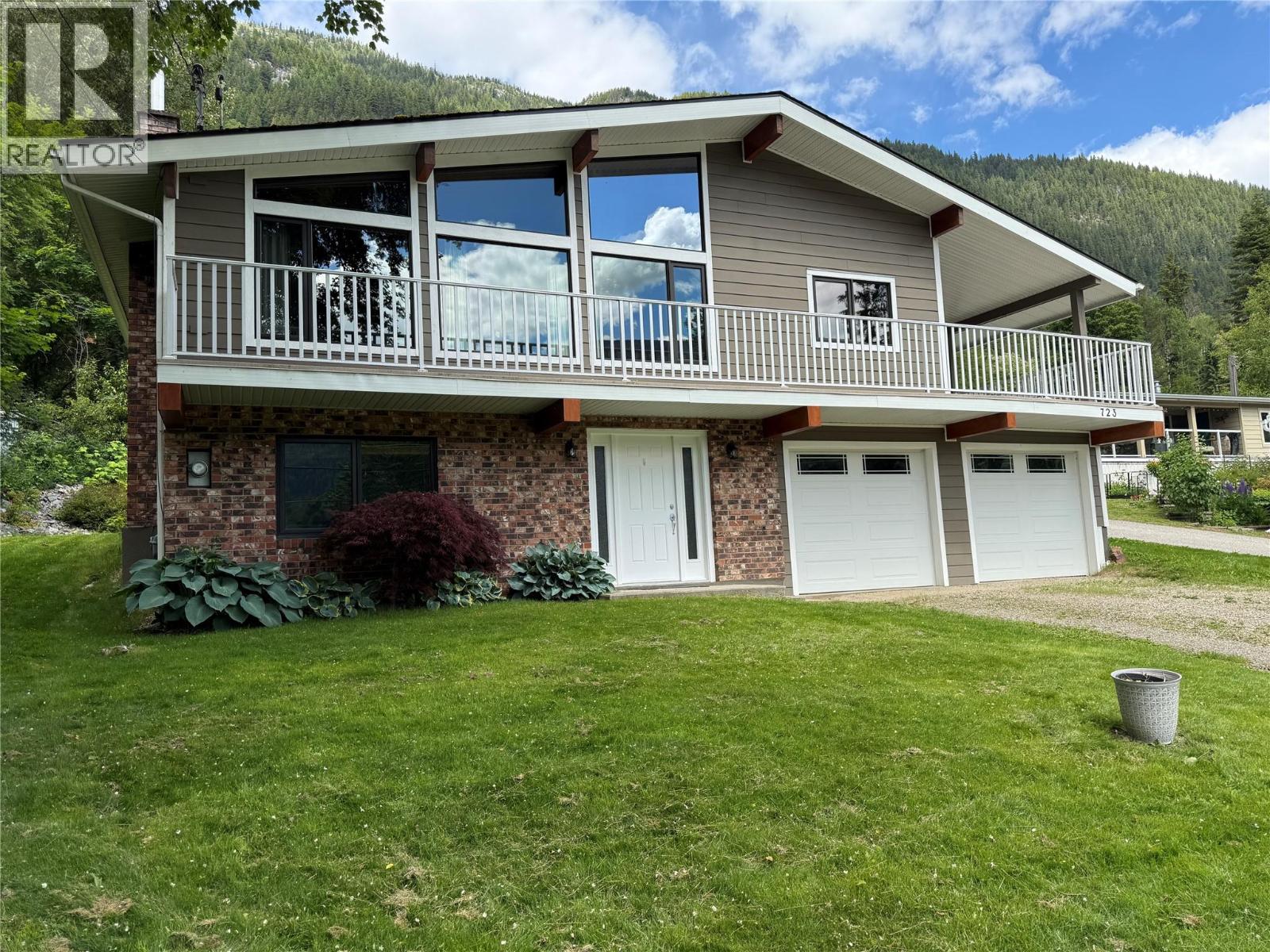 723 Highway 3a Highway, Nelson, British Columbia  V1L 6M4 - Photo 1 - 10390160
