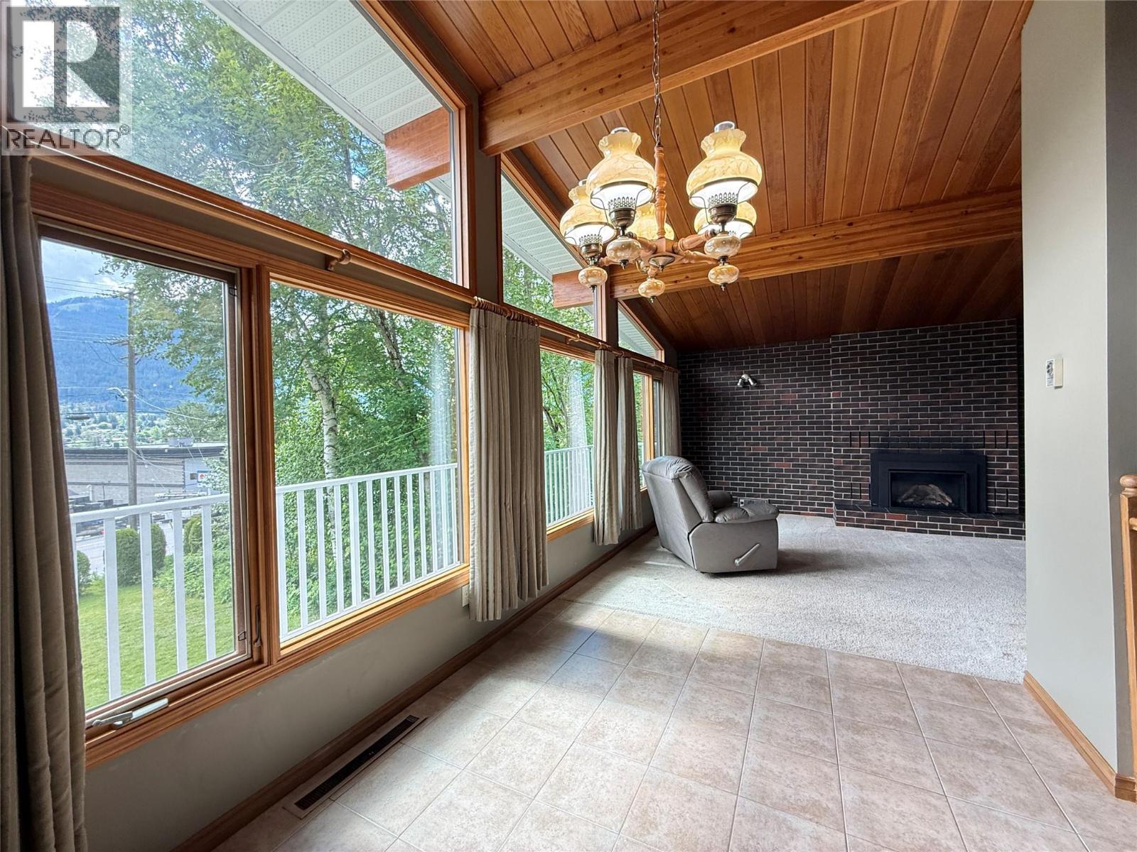 723 Highway 3a Highway, Nelson, British Columbia  V1L 6M4 - Photo 11 - 10390160