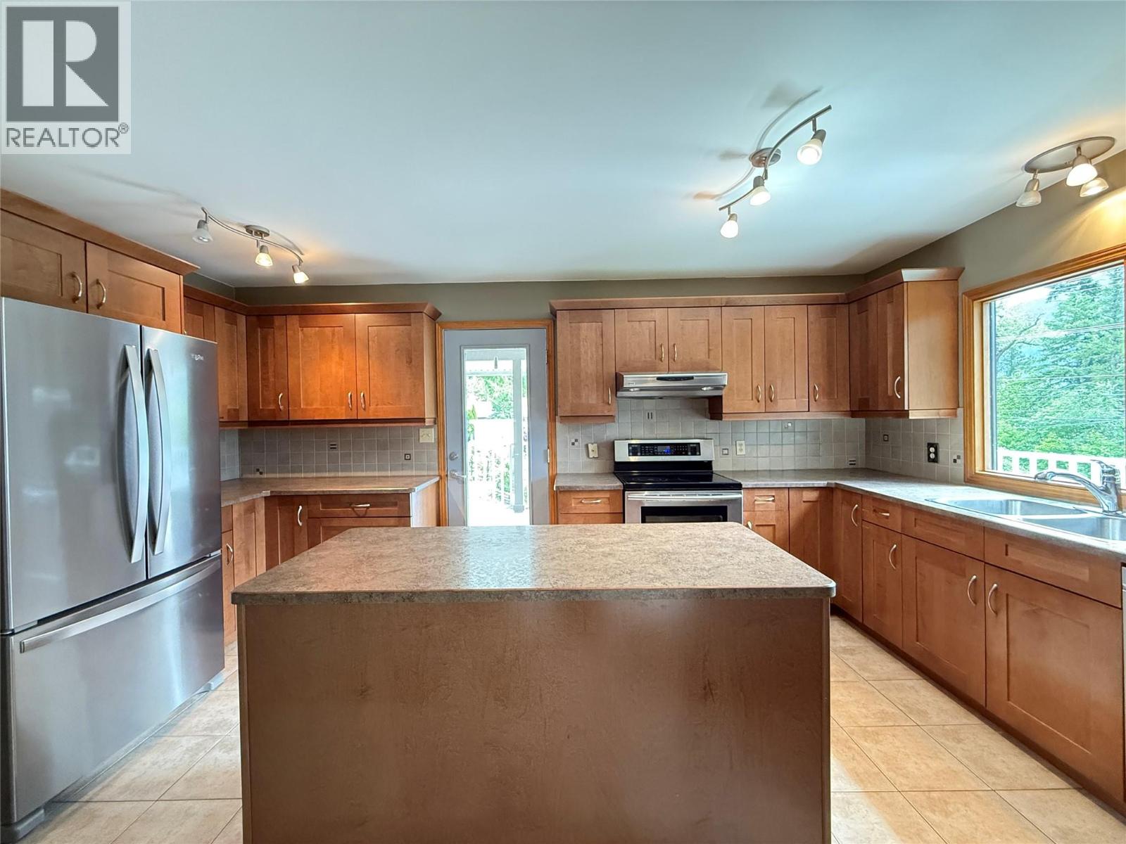 723 Highway 3a Highway, Nelson, British Columbia  V1L 6M4 - Photo 13 - 10390160
