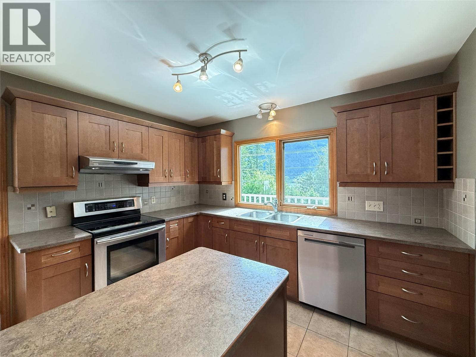 723 Highway 3a Highway, Nelson, British Columbia  V1L 6M4 - Photo 15 - 10390160