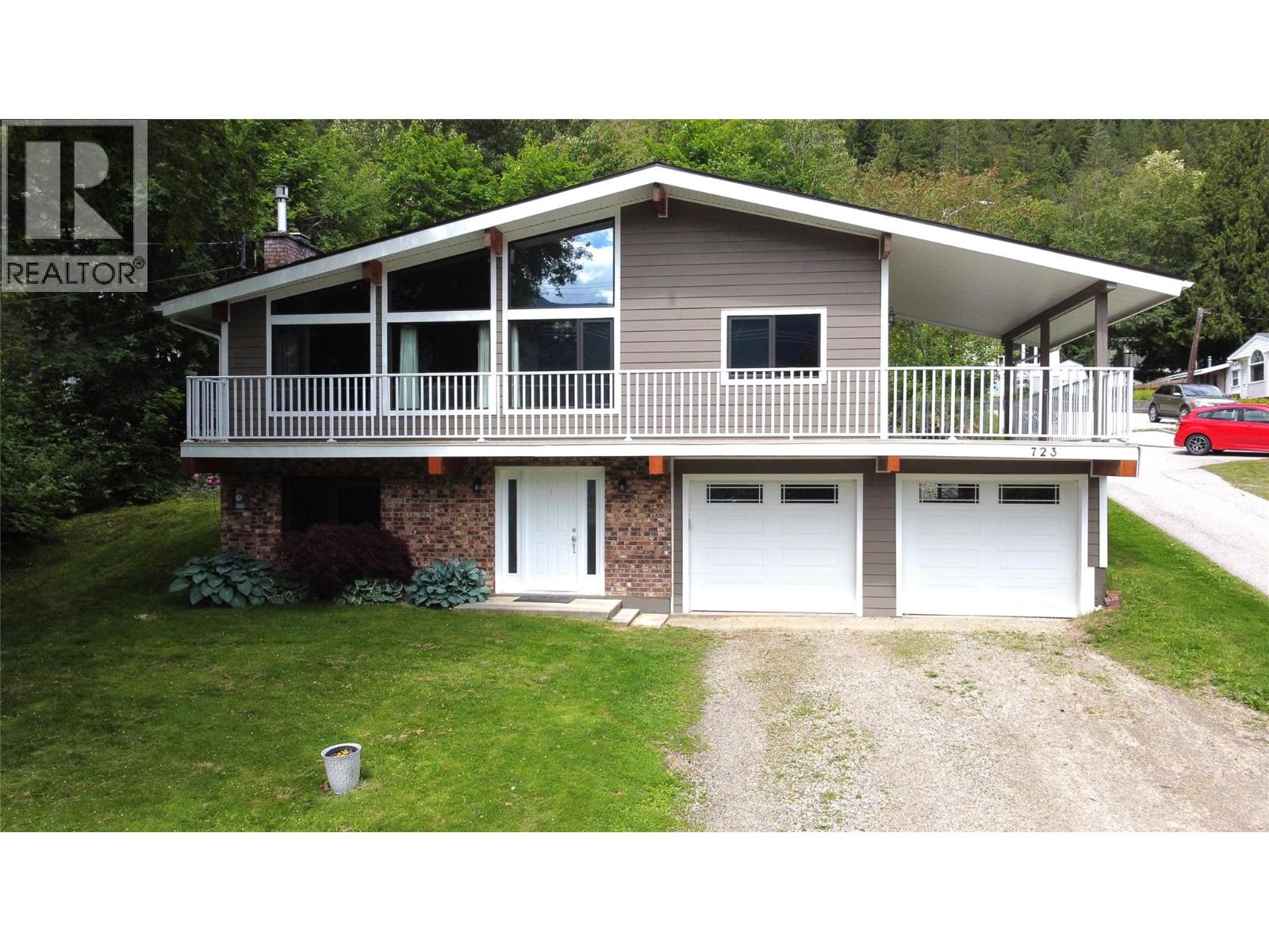 723 Highway 3a Highway, Nelson, British Columbia  V1L 6M4 - Photo 2 - 10390160