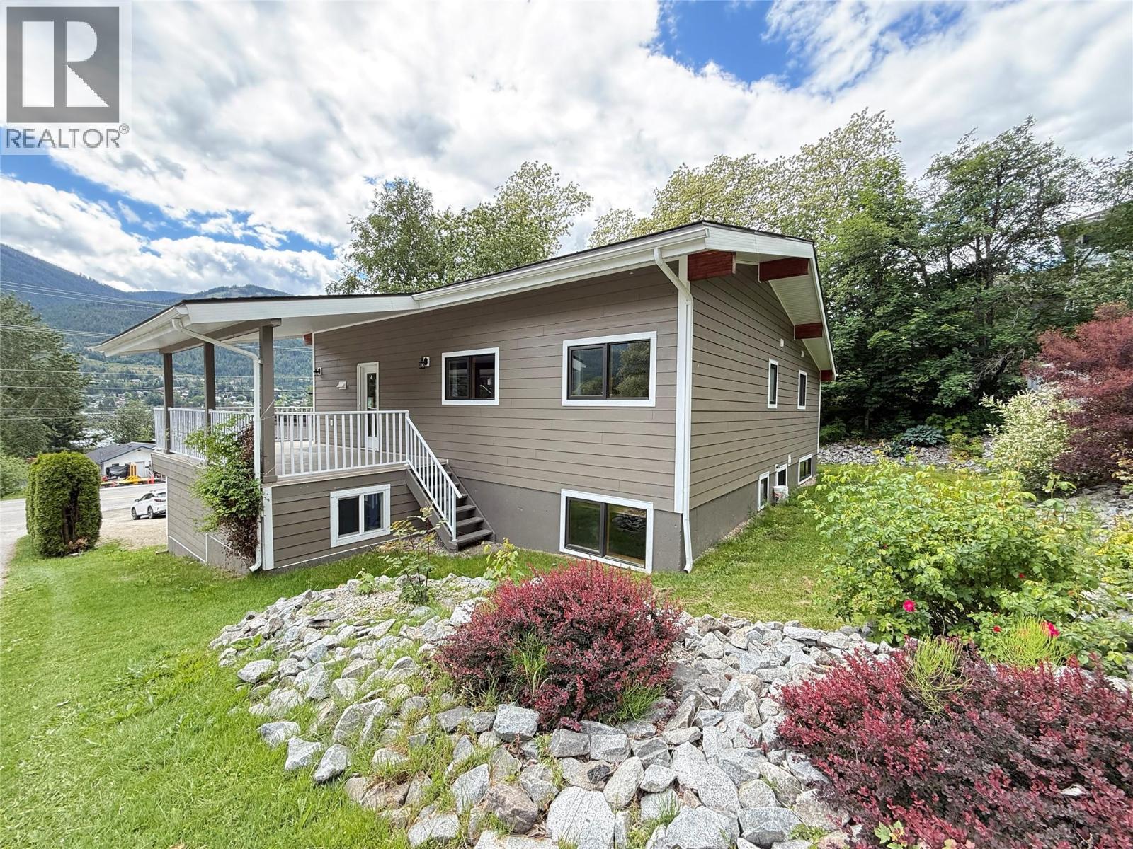 723 Highway 3a Highway, Nelson, British Columbia  V1L 6M4 - Photo 4 - 10390160